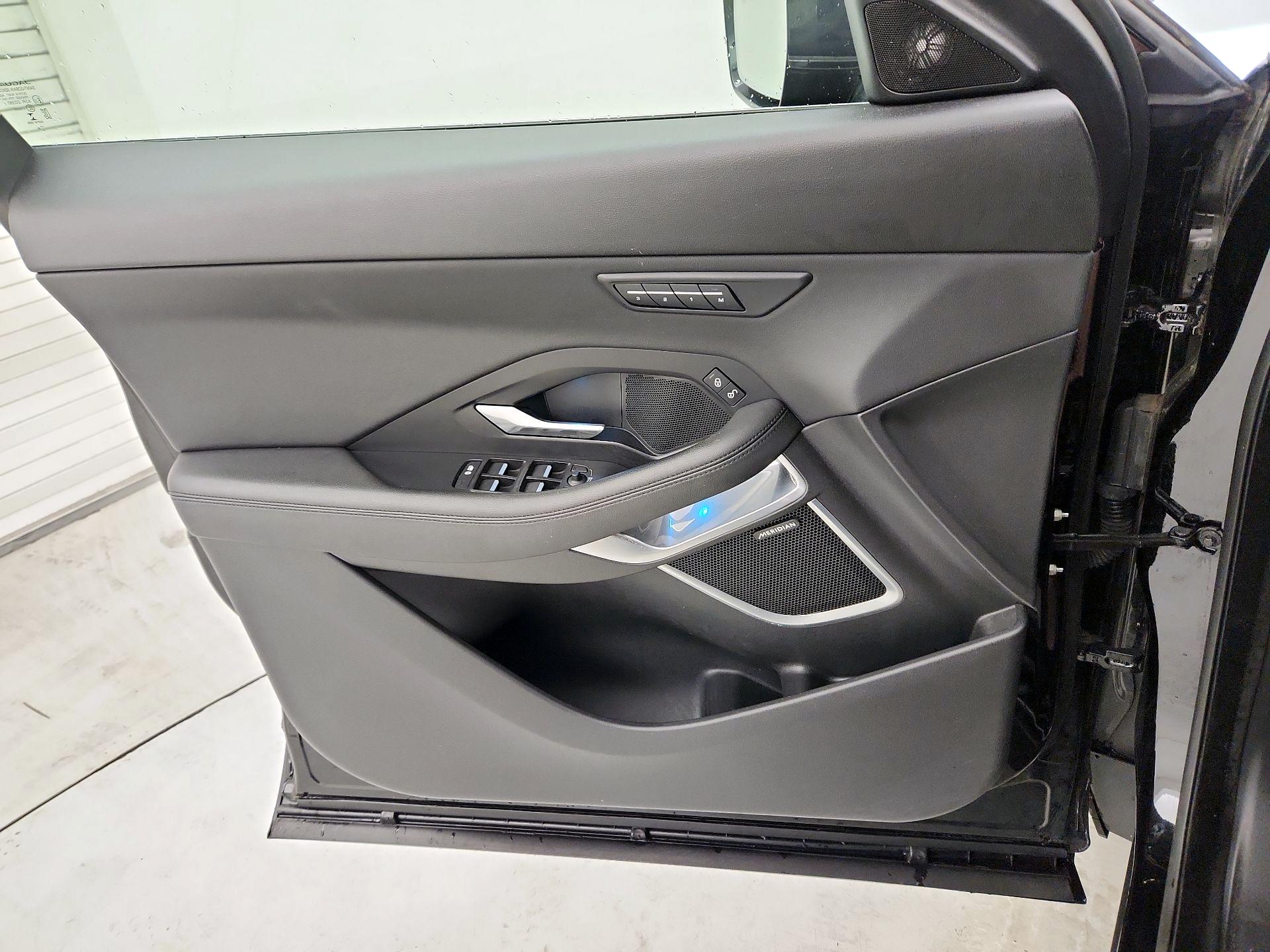 Thumbnail: 2018 Jaguar E-Pace - 12