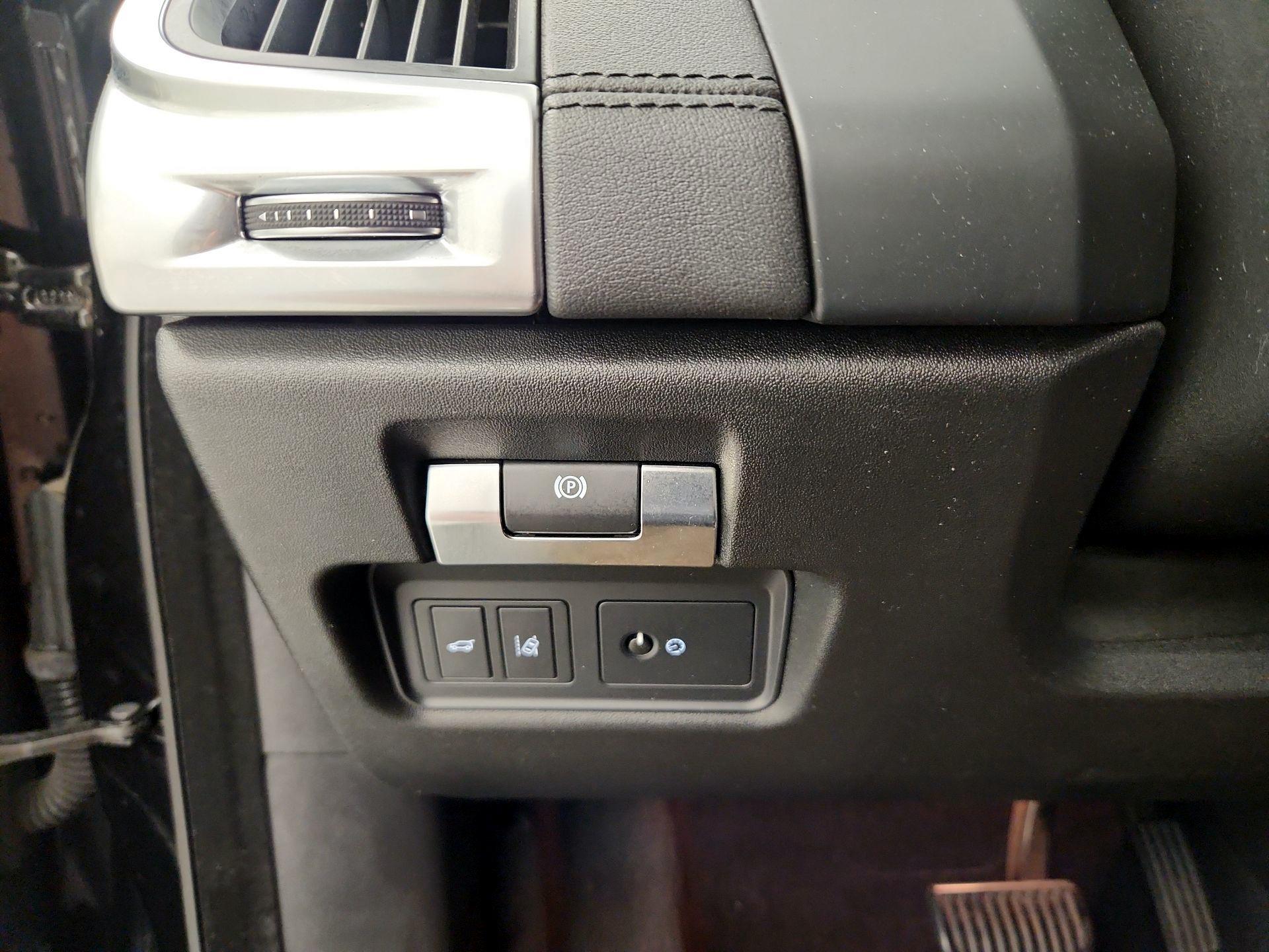 Thumbnail: 2018 Jaguar E-Pace - 13