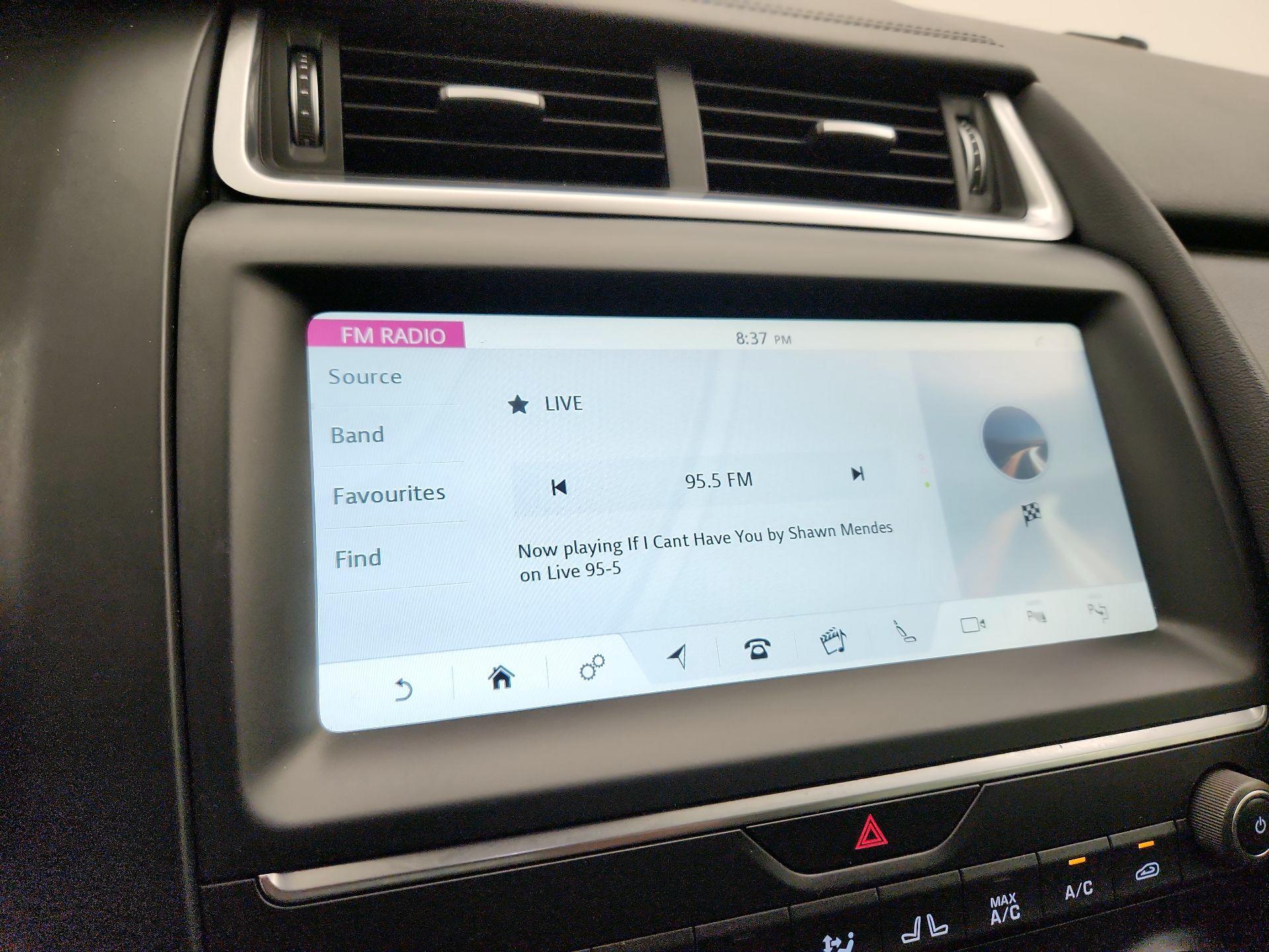 Thumbnail: 2018 Jaguar E-Pace - 16