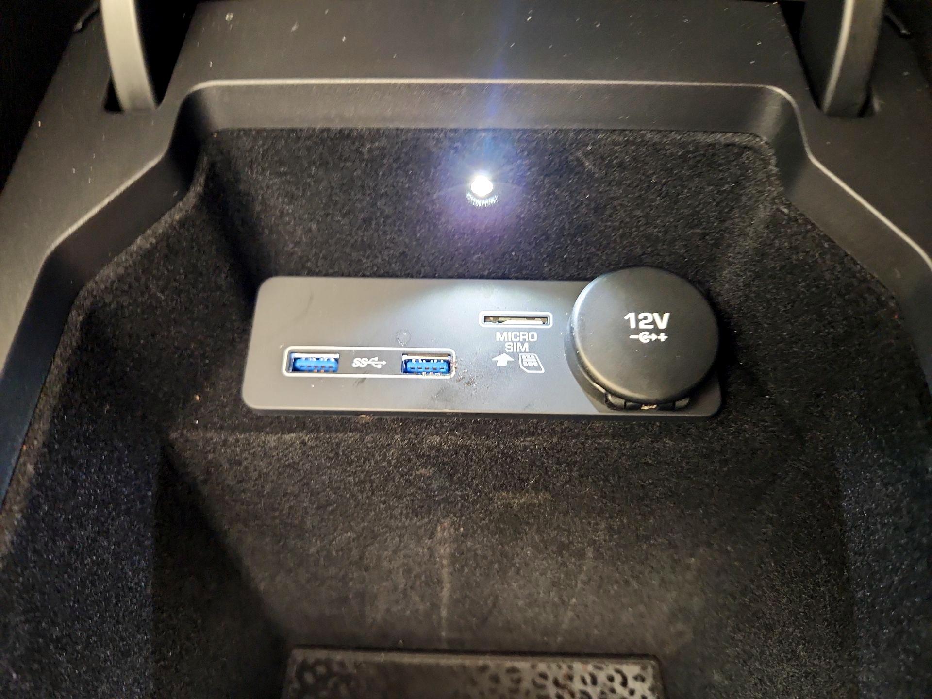 Thumbnail: 2018 Jaguar E-Pace - 19