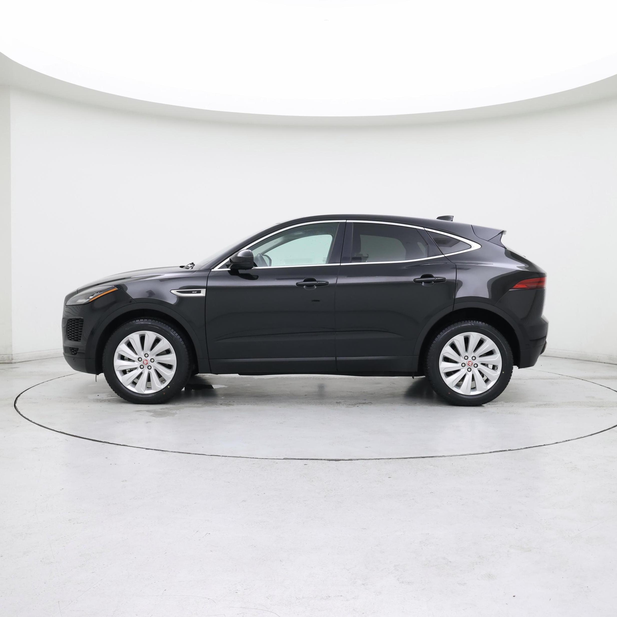 Thumbnail: 2018 Jaguar E-Pace - 3