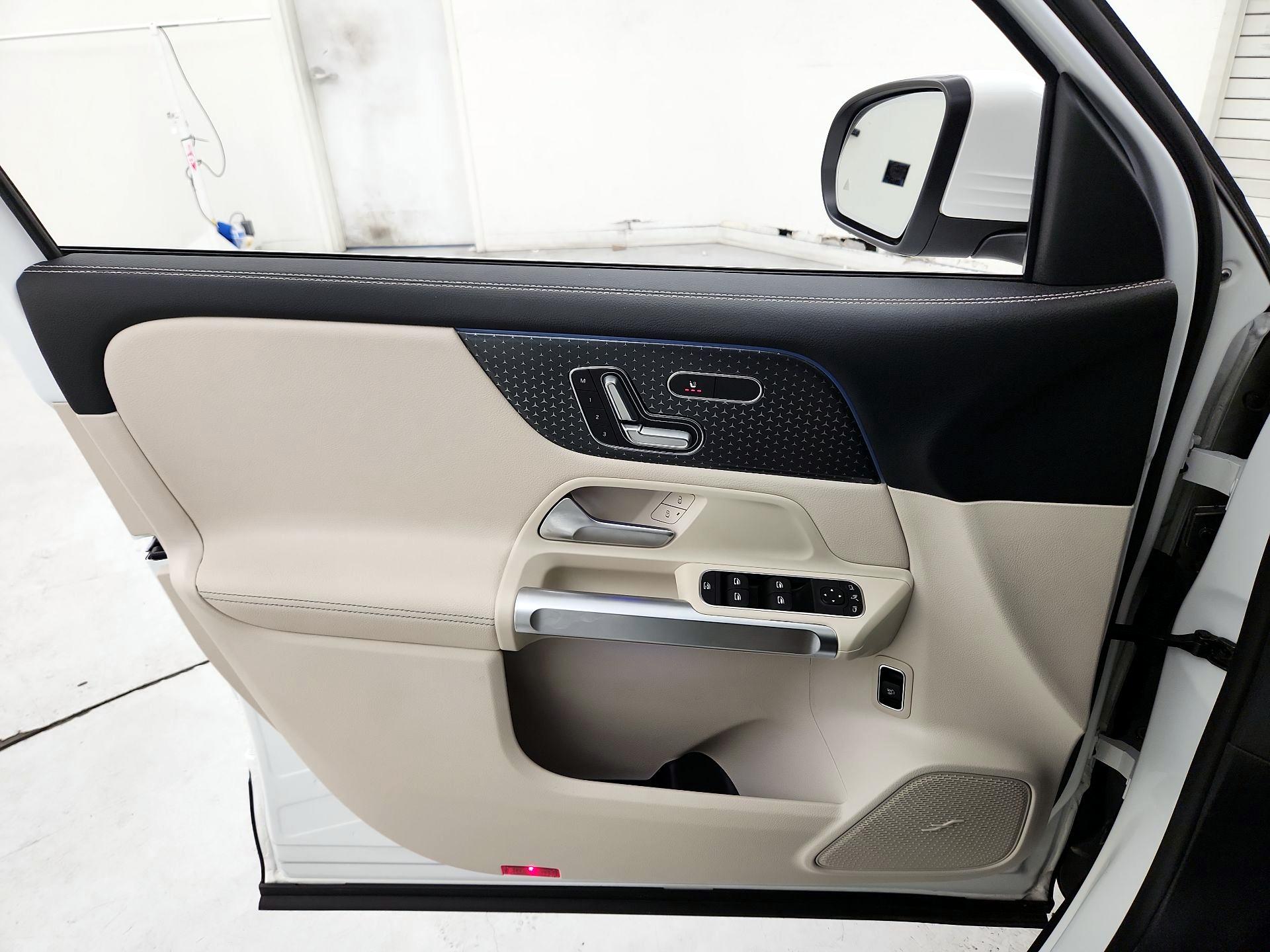 Thumbnail: 2024 Mercedes-Benz GLB - 12