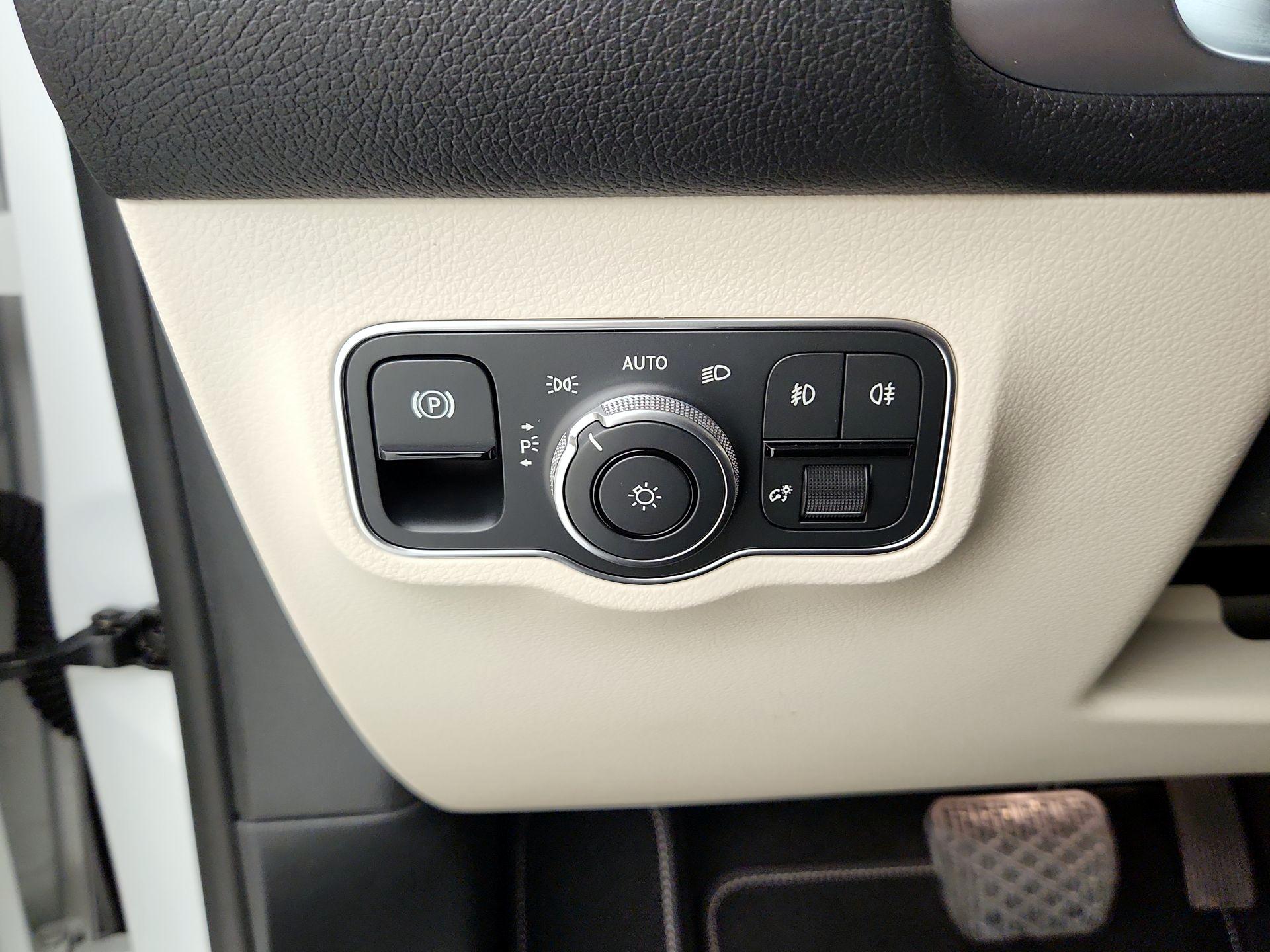 Thumbnail: 2024 Mercedes-Benz GLB - 13