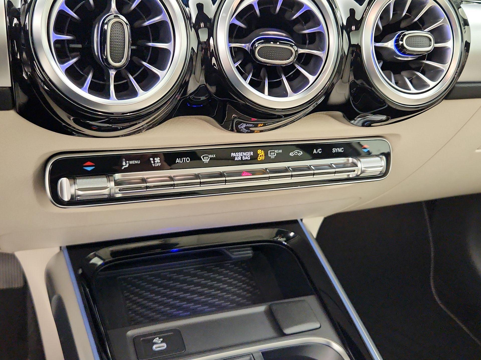 Thumbnail: 2024 Mercedes-Benz GLB - 17