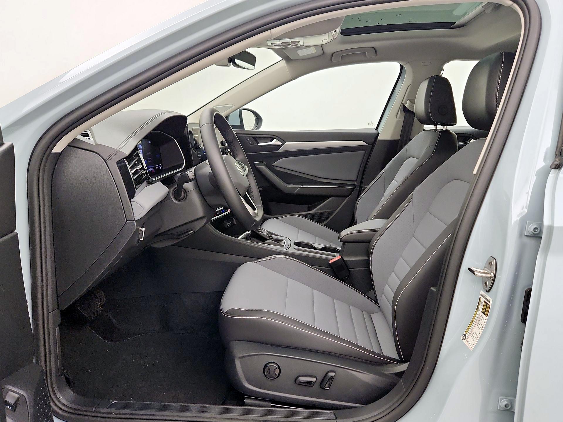 Thumbnail: 2025 Volkswagen Jetta - 11