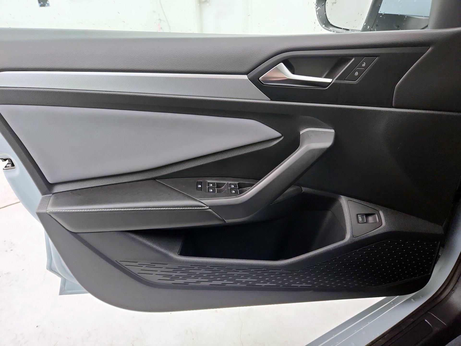 Thumbnail: 2025 Volkswagen Jetta - 12