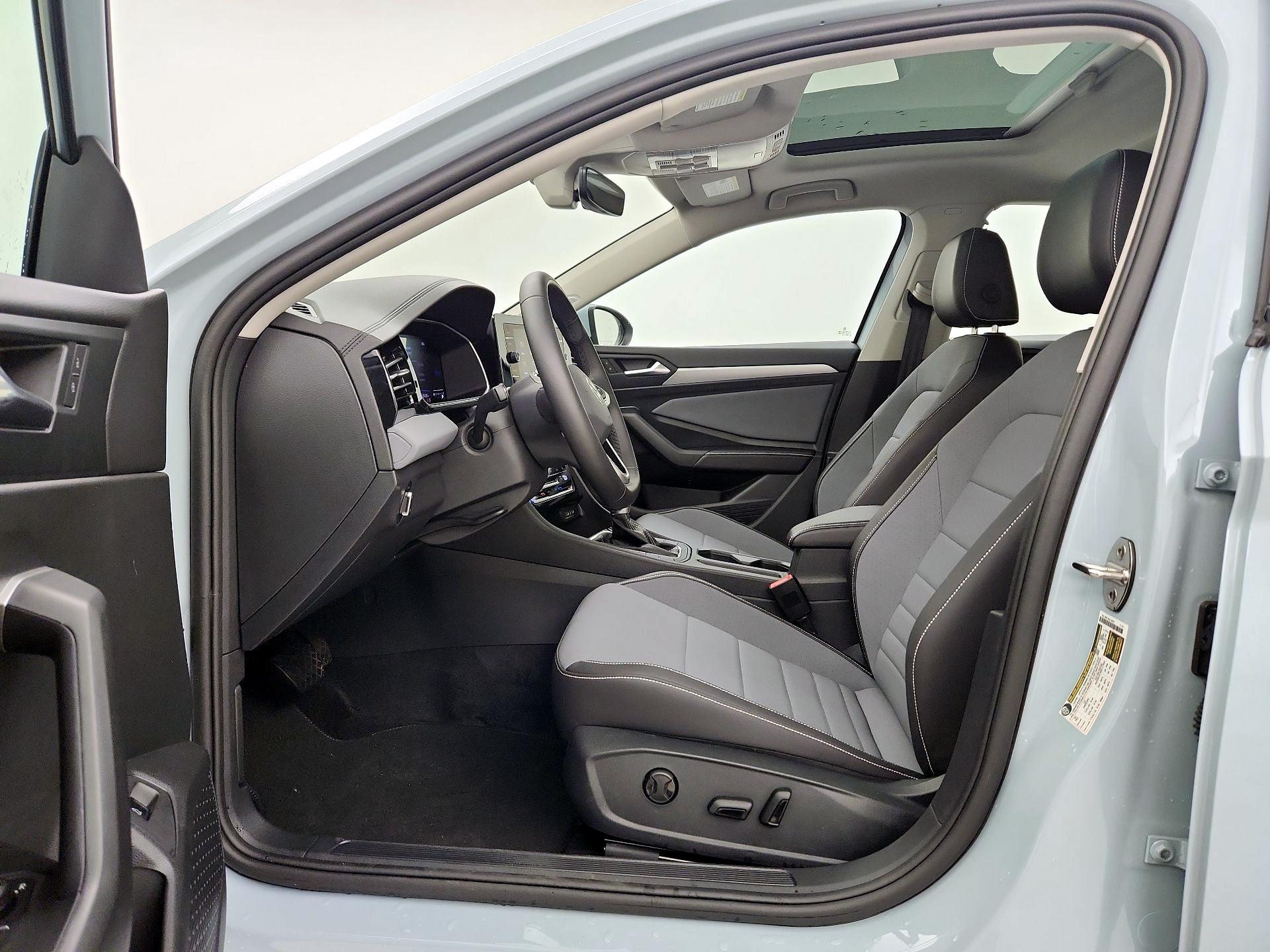 Thumbnail: 2025 Volkswagen Jetta - 19