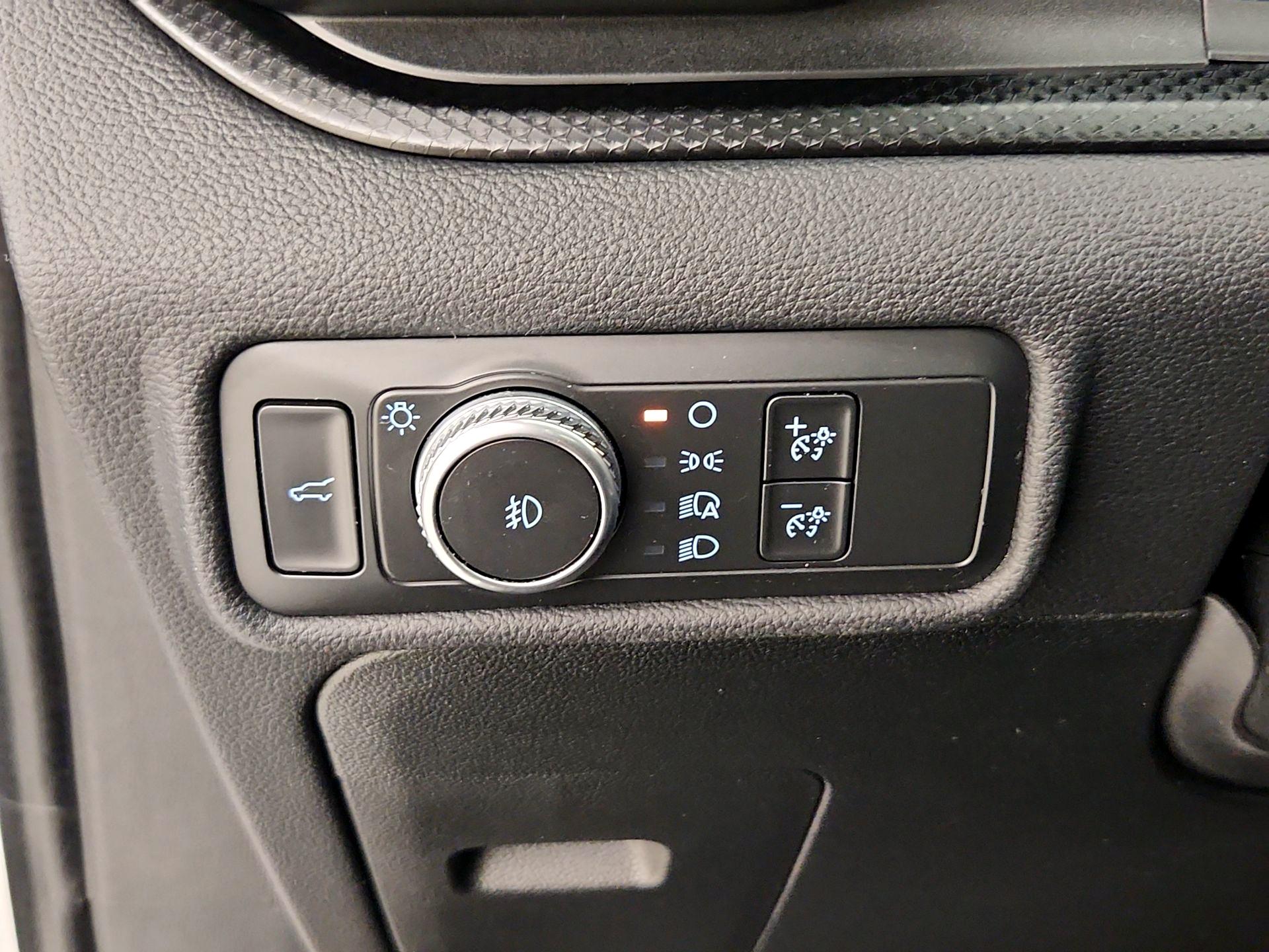 Thumbnail: 2020 Ford Explorer - 13