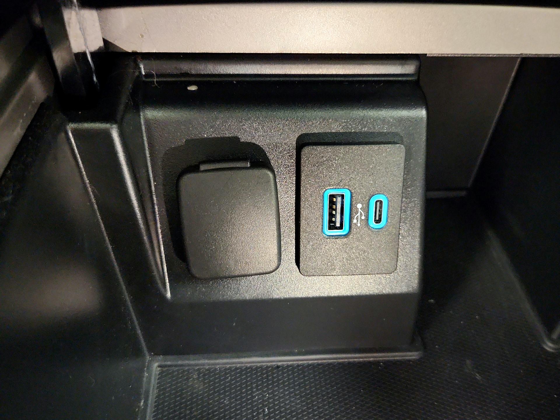 Thumbnail: 2020 Ford Explorer - 18