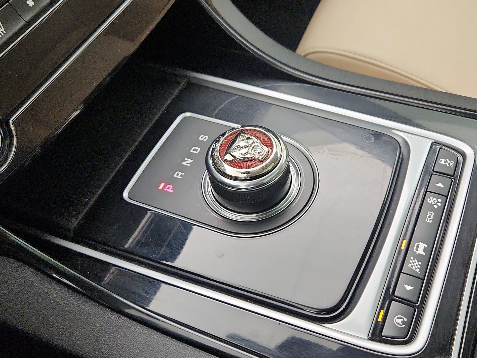 Thumbnail: 2017 Jaguar XE - 18