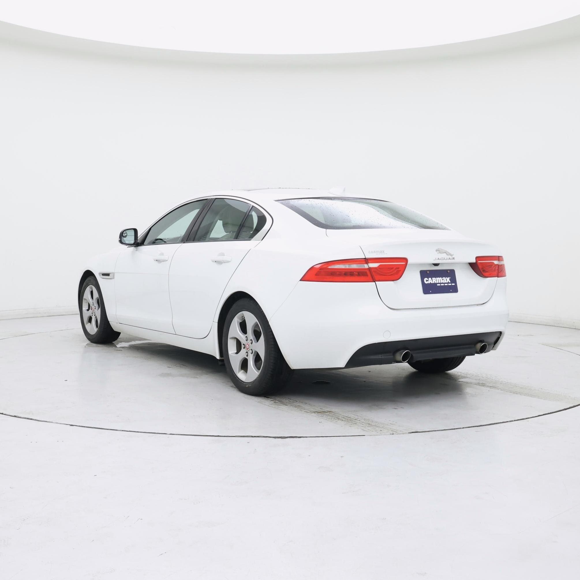 Thumbnail: 2017 Jaguar XE - 2