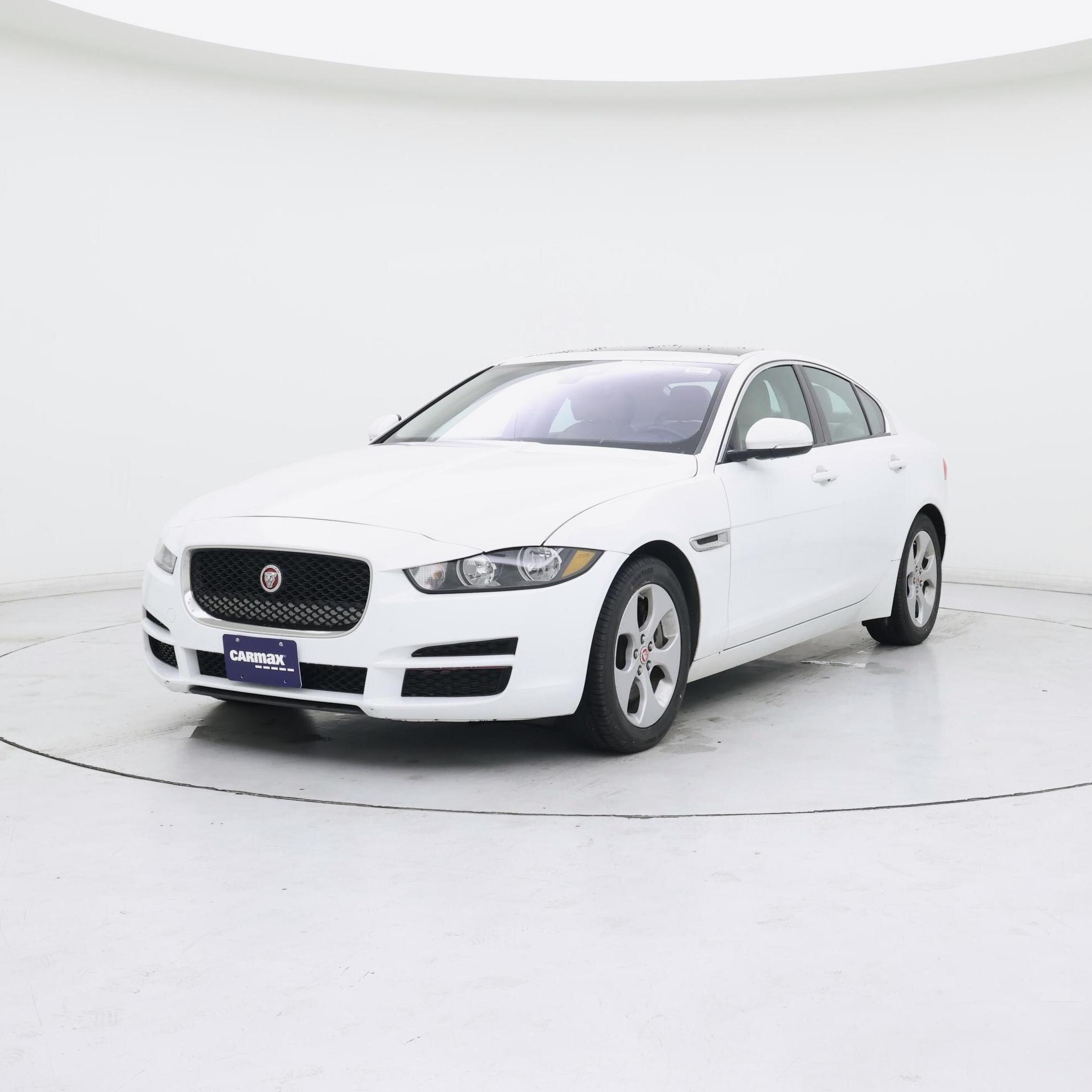Thumbnail: 2017 Jaguar XE - 4