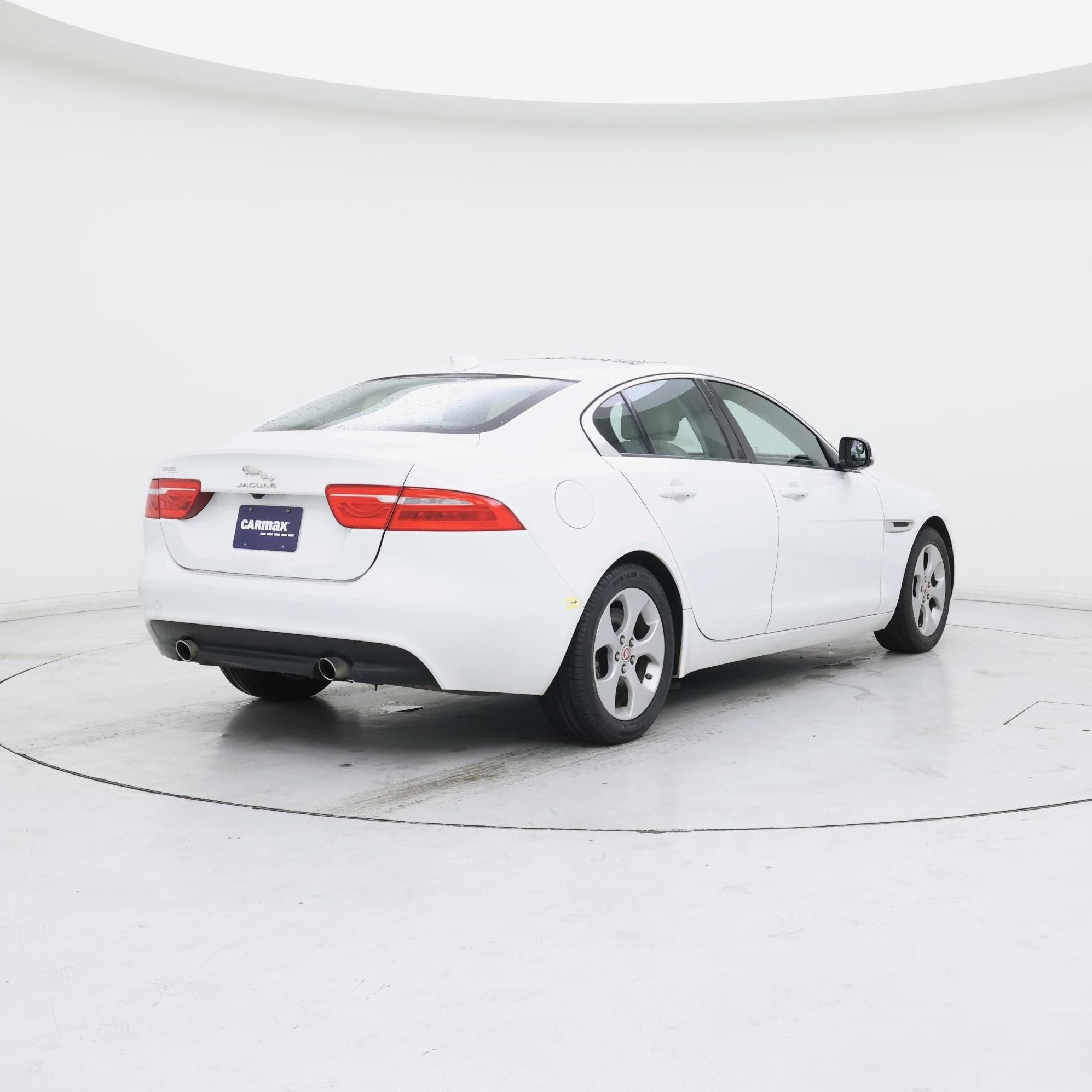 Thumbnail: 2017 Jaguar XE - 8
