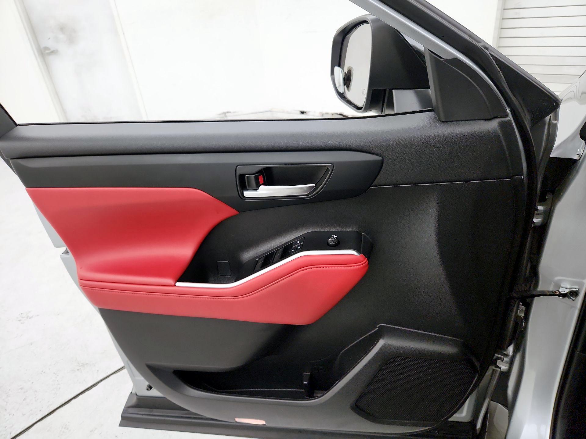 Thumbnail: 2022 Toyota Highlander - 12