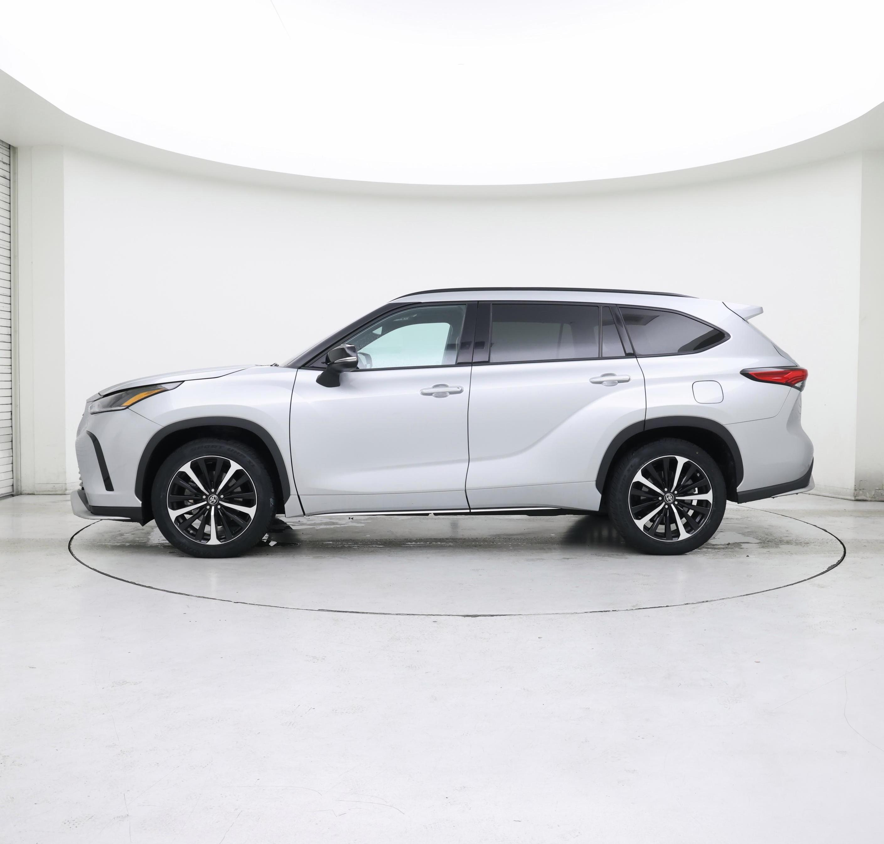 Thumbnail: 2022 Toyota Highlander - 3