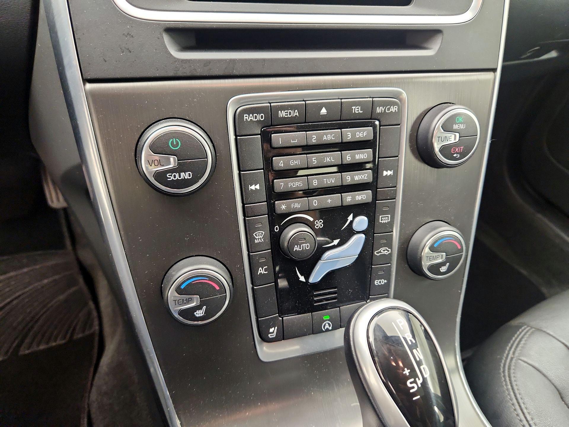 Thumbnail: 2015 Volvo S60 - 15