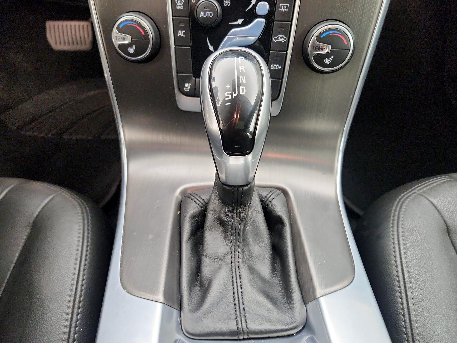 Thumbnail: 2015 Volvo S60 - 16