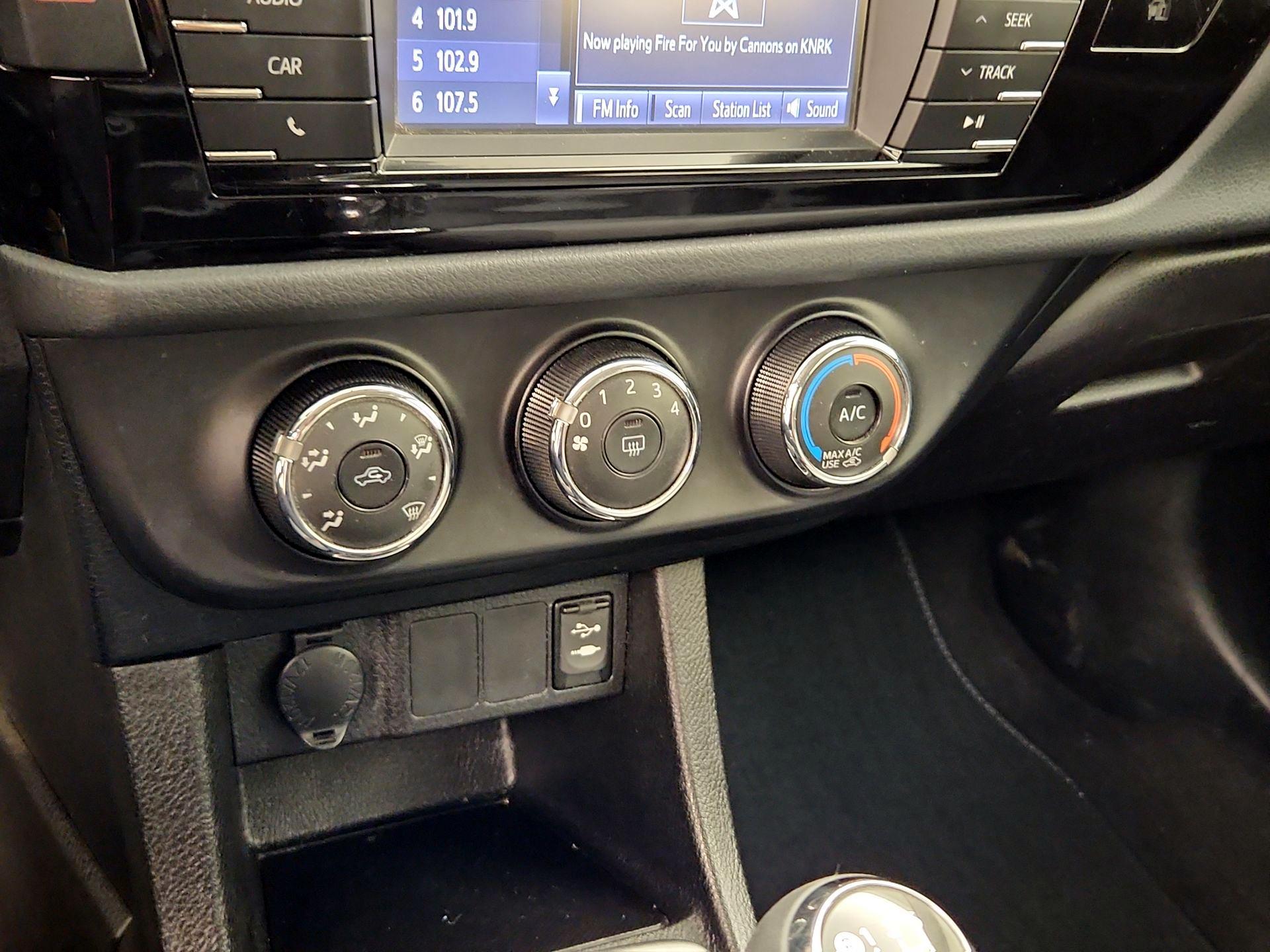 Thumbnail: 2016 Toyota Corolla - 15