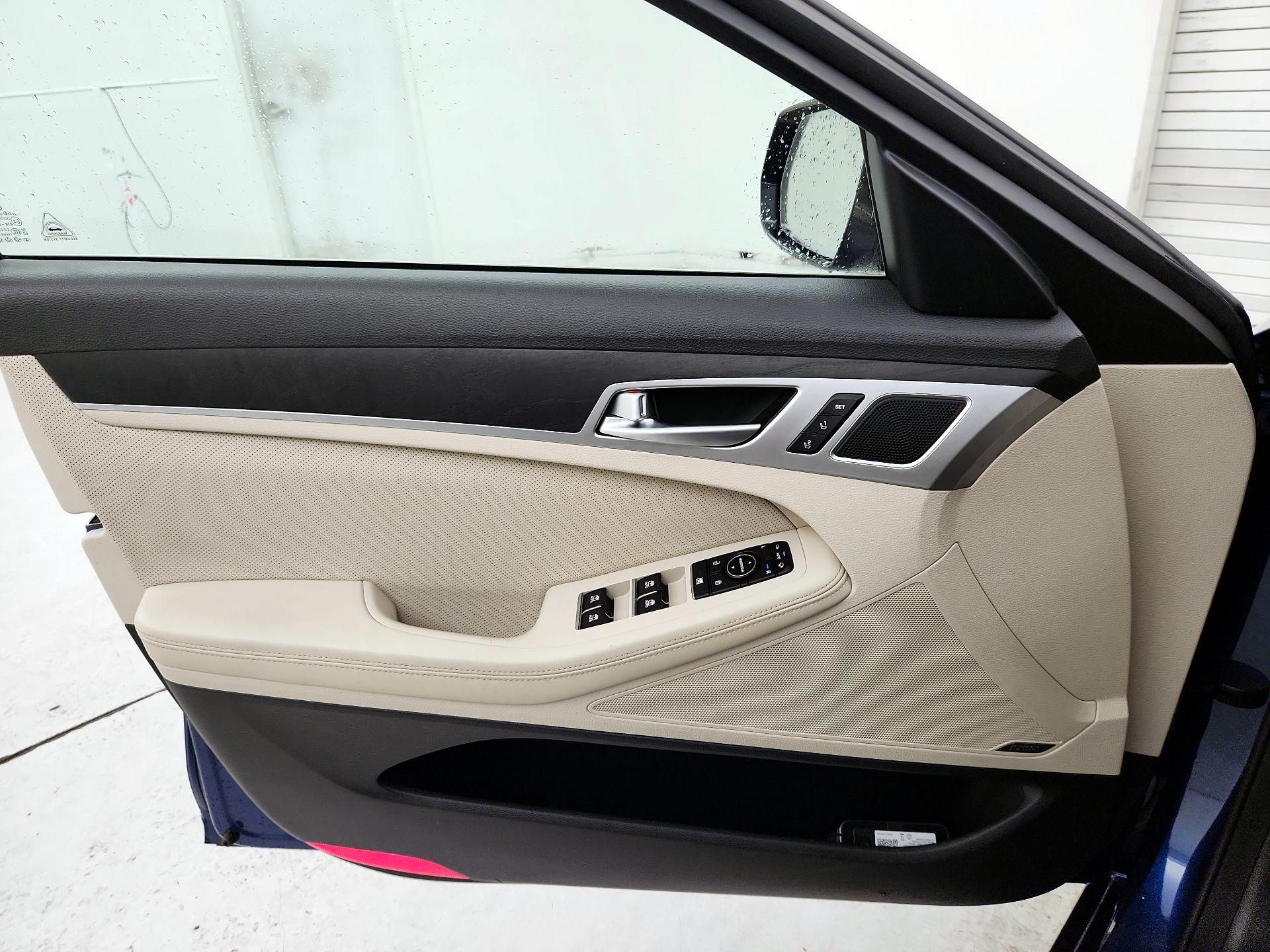 Thumbnail: 2015 Hyundai Genesis - 12