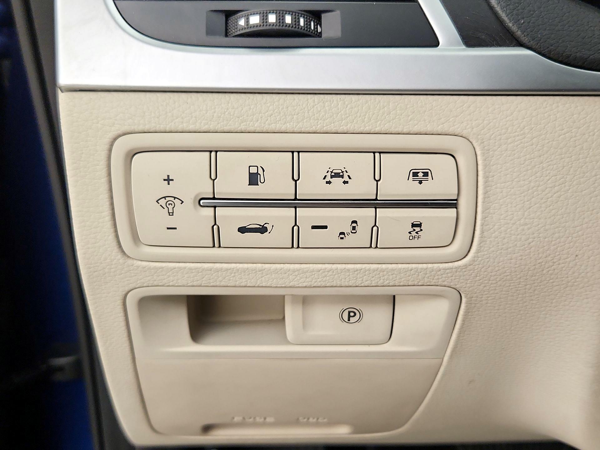 Thumbnail: 2015 Hyundai Genesis - 13