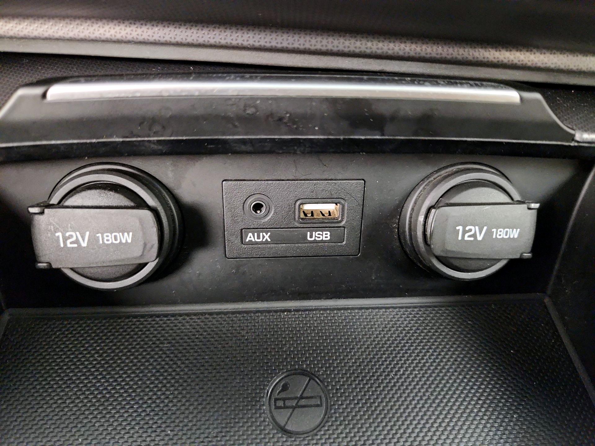 Thumbnail: 2015 Hyundai Genesis - 19