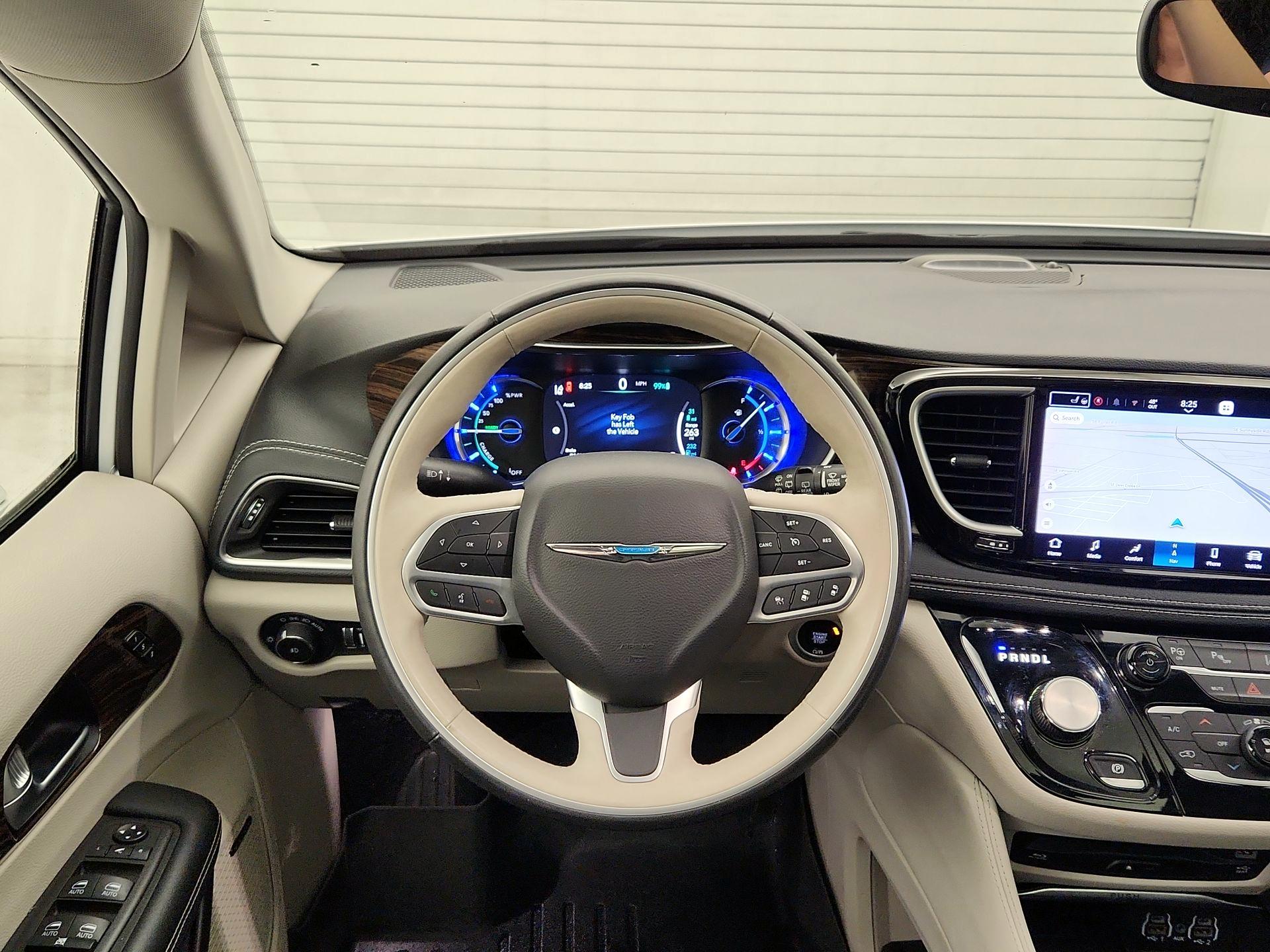 Thumbnail: 2021 Chrysler Pacifica - 10