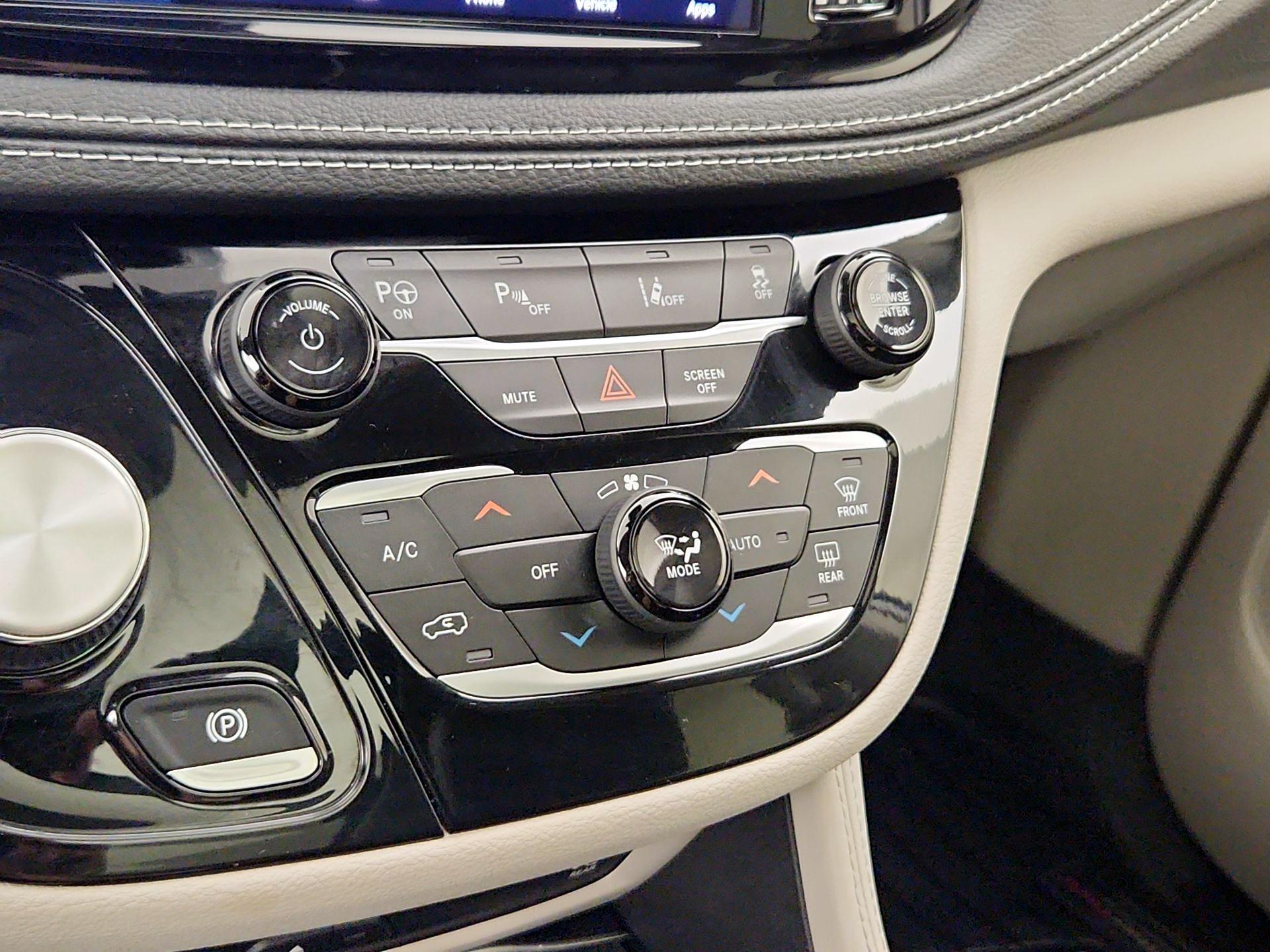 Thumbnail: 2021 Chrysler Pacifica - 17