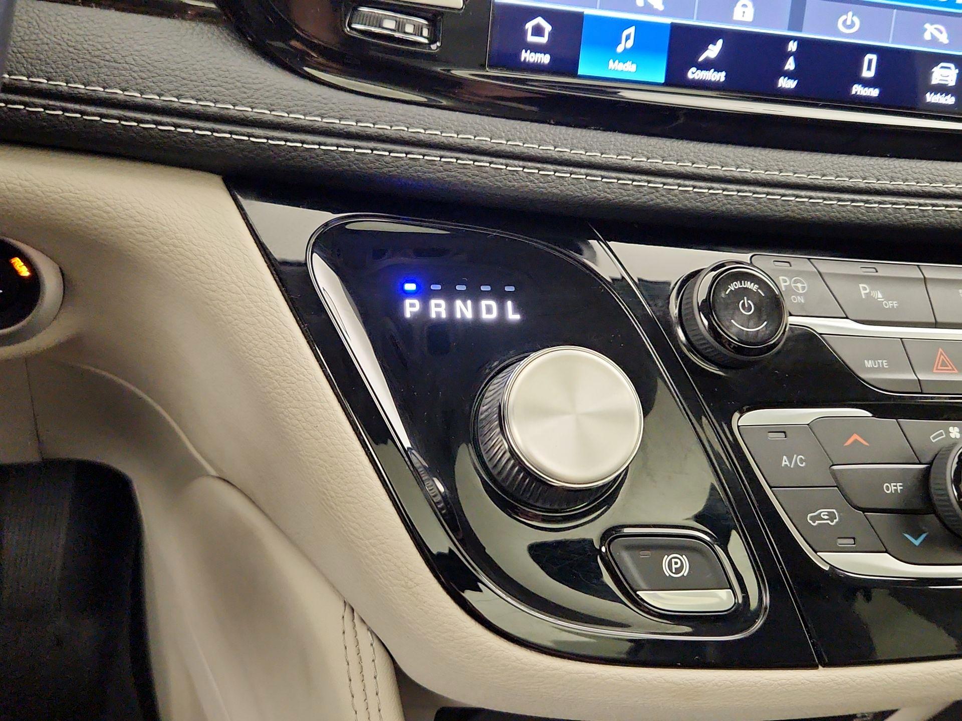 Thumbnail: 2021 Chrysler Pacifica - 18