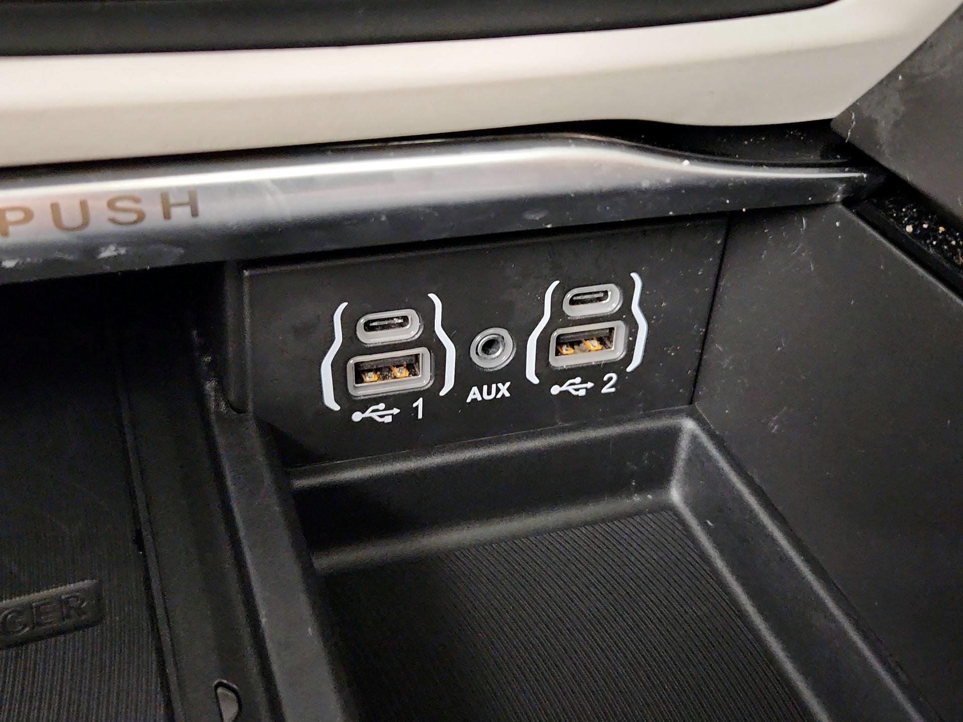 Thumbnail: 2021 Chrysler Pacifica - 19