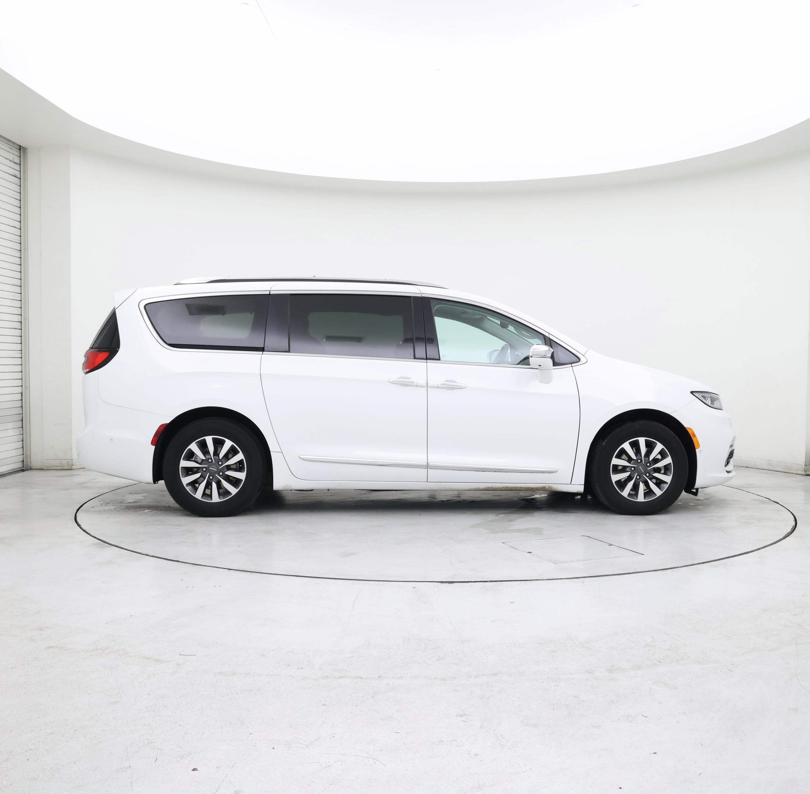 Thumbnail: 2021 Chrysler Pacifica - 7