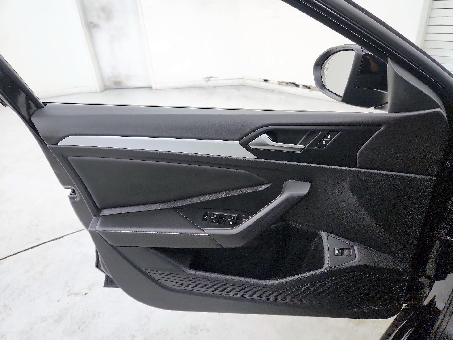 Thumbnail: 2025 Volkswagen Jetta - 12