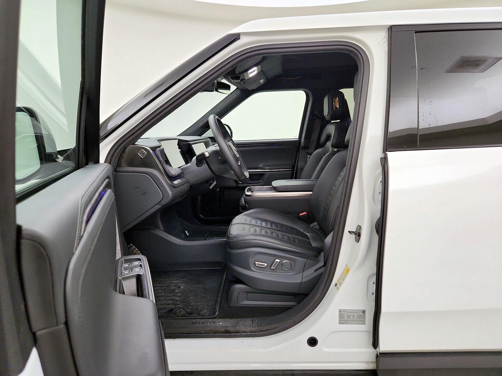Thumbnail: 2022 Rivian R1T - 11