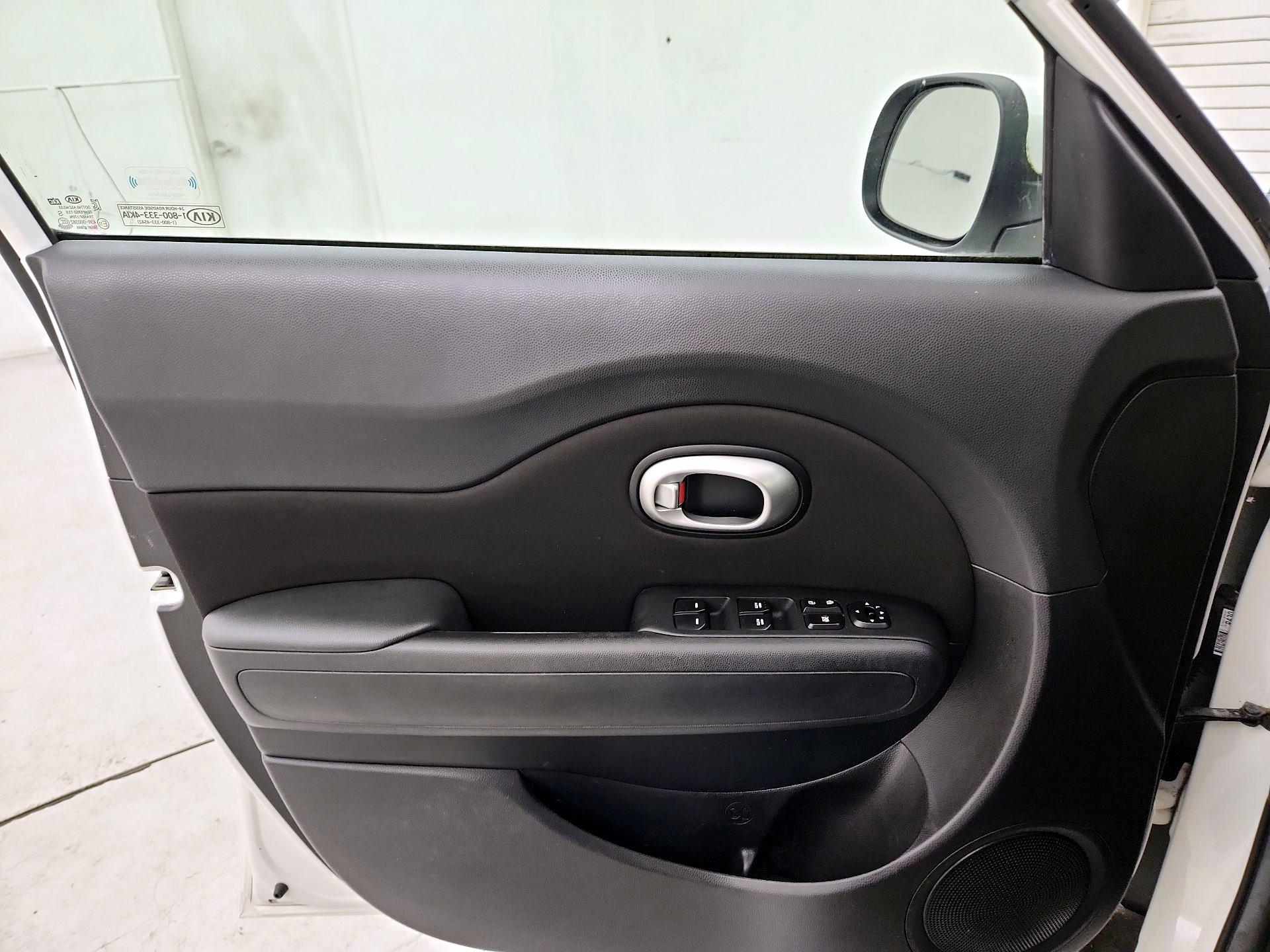 Thumbnail: 2016 Kia Soul - 12