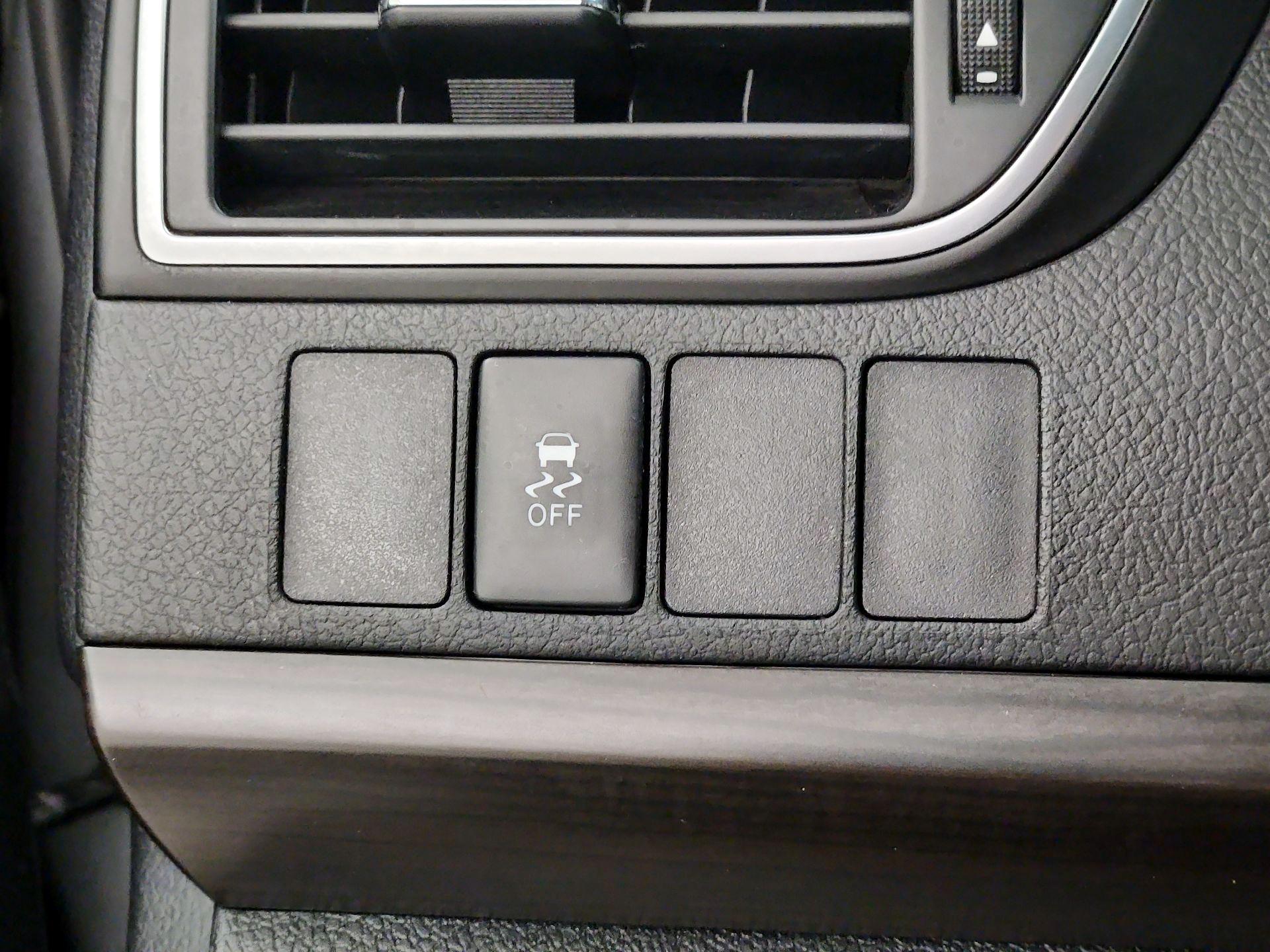 Thumbnail: 2015 Toyota Camry - 13