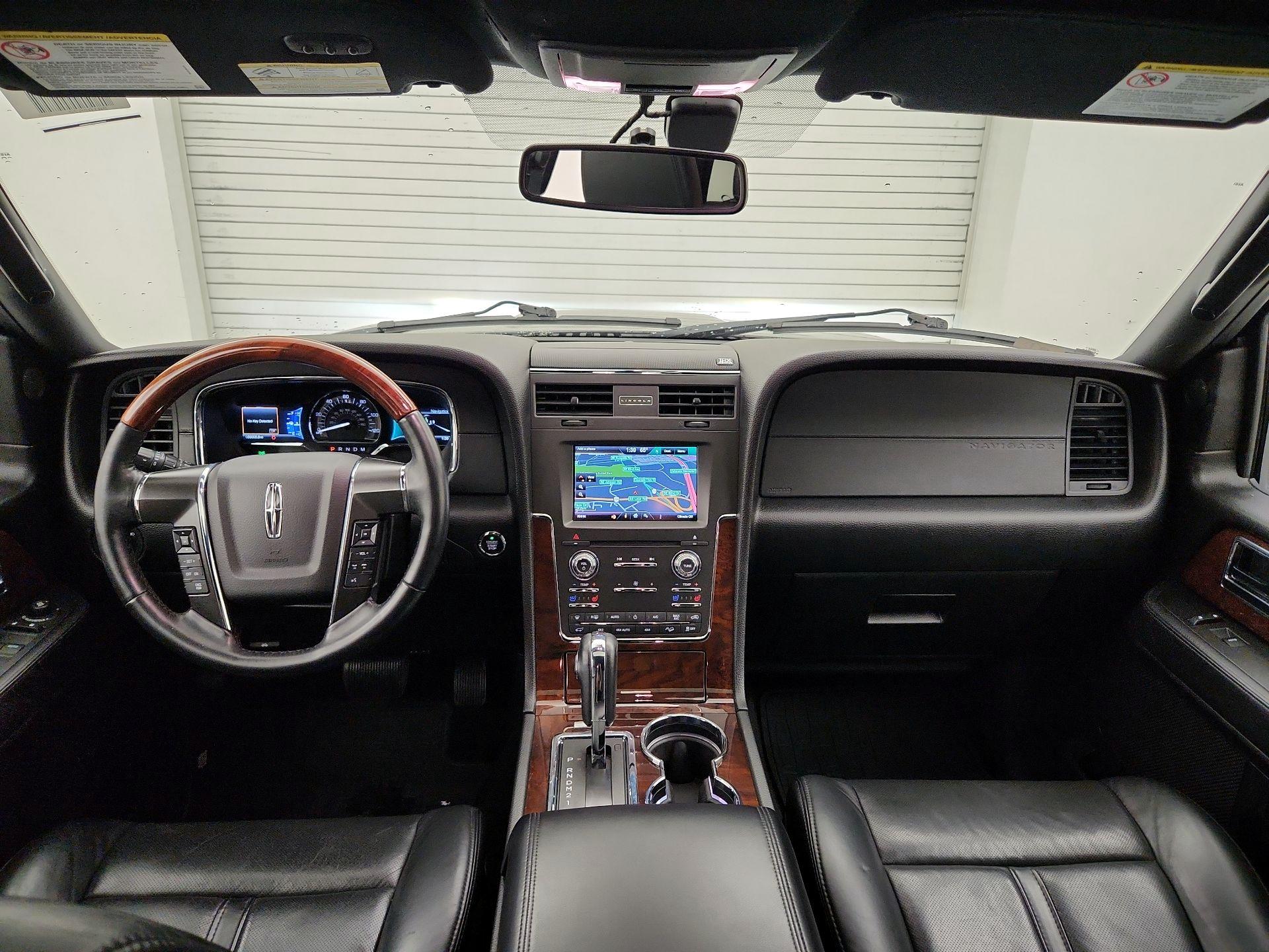 Thumbnail: 2015 Lincoln Navigator - 9