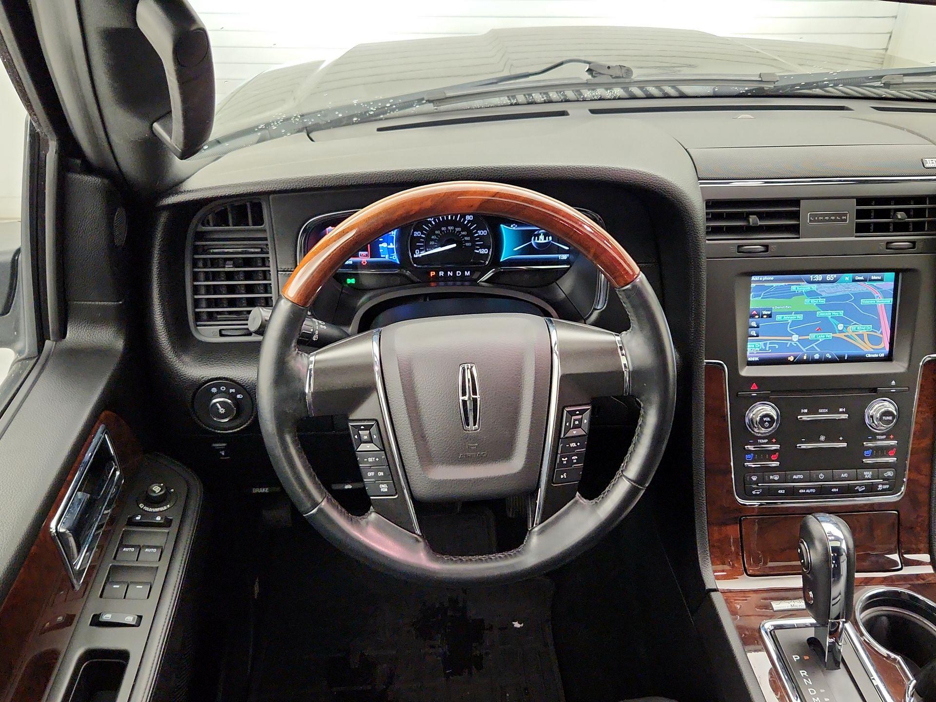 Thumbnail: 2015 Lincoln Navigator - 10
