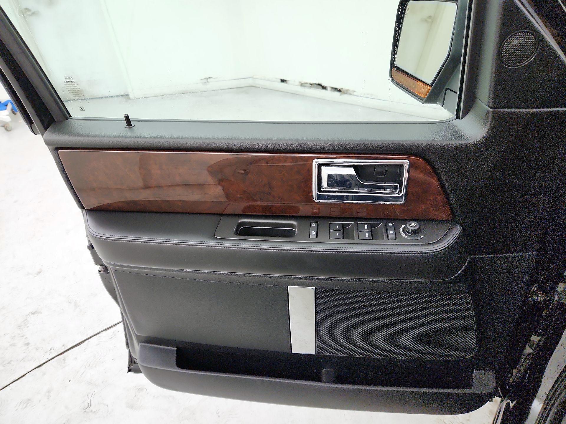 Thumbnail: 2015 Lincoln Navigator - 12