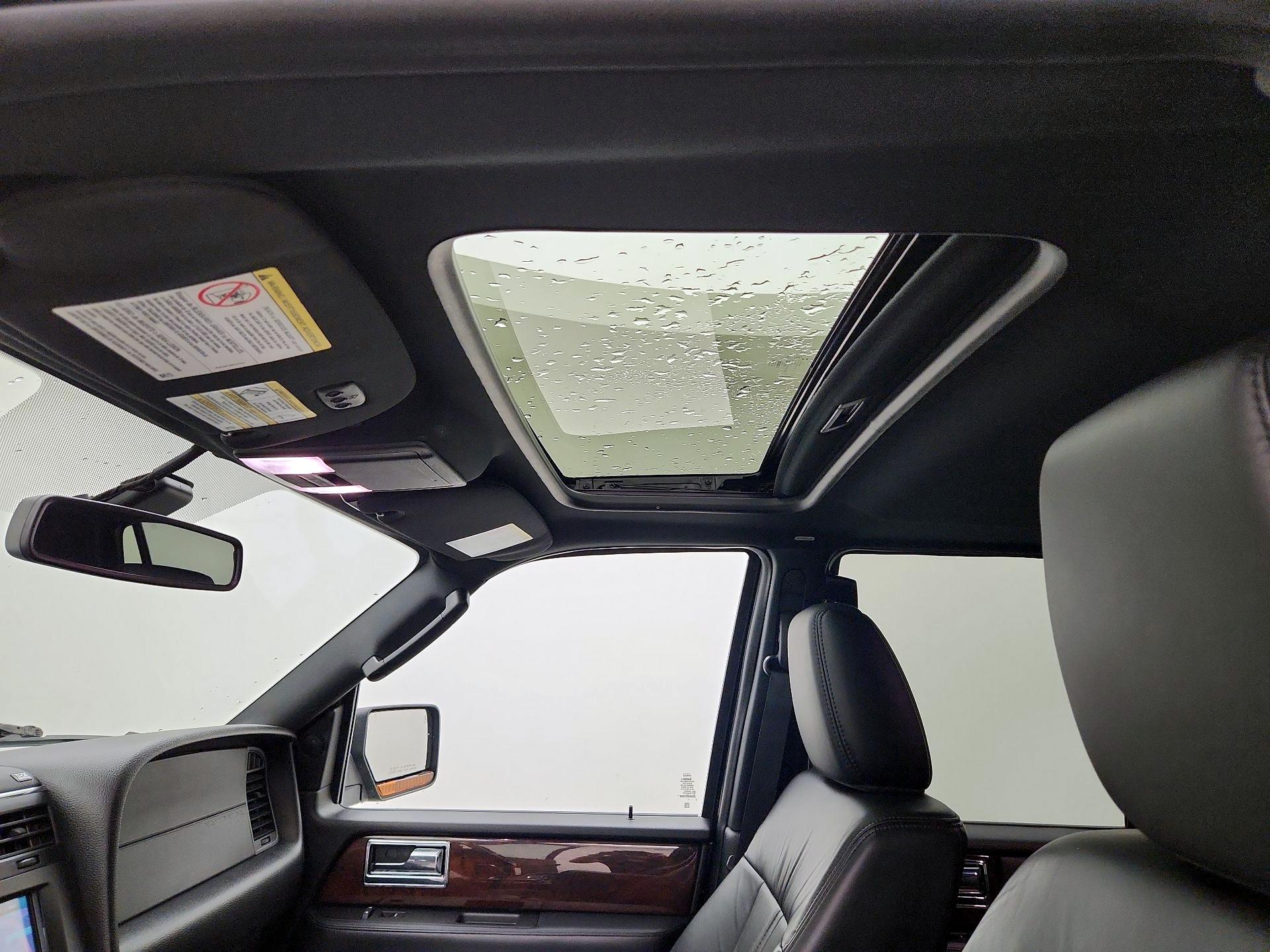 Thumbnail: 2015 Lincoln Navigator - 20