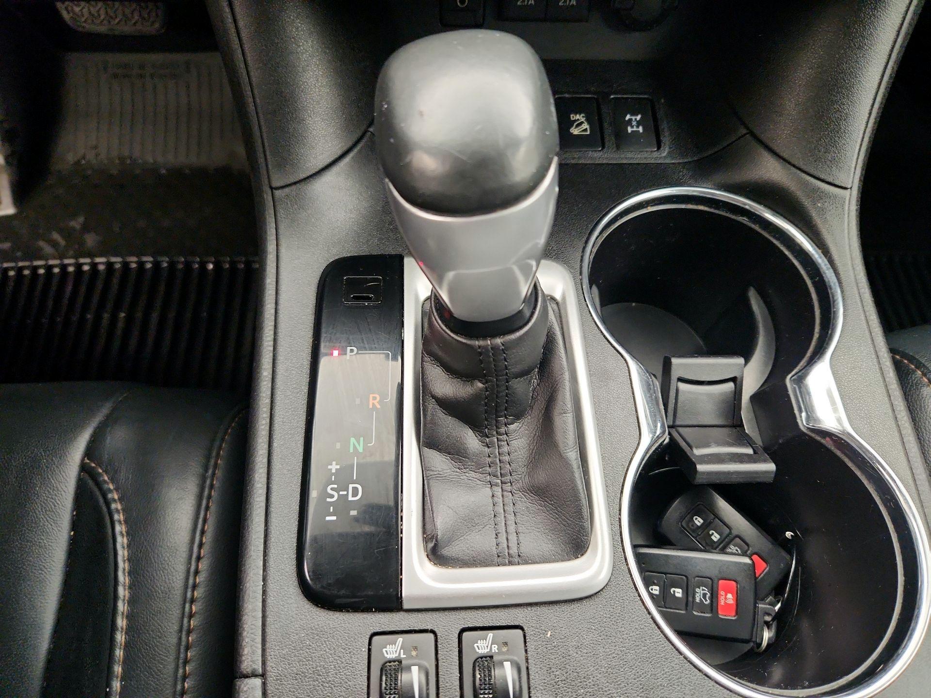 Thumbnail: 2017 Toyota Highlander - 18