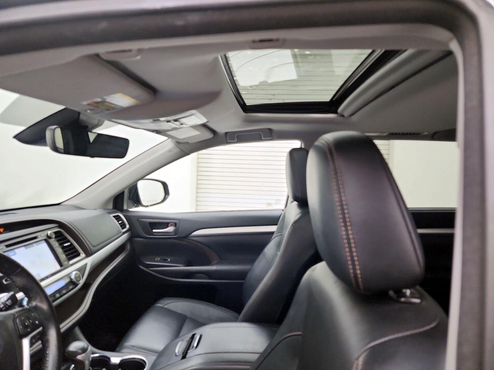 Thumbnail: 2017 Toyota Highlander - 20