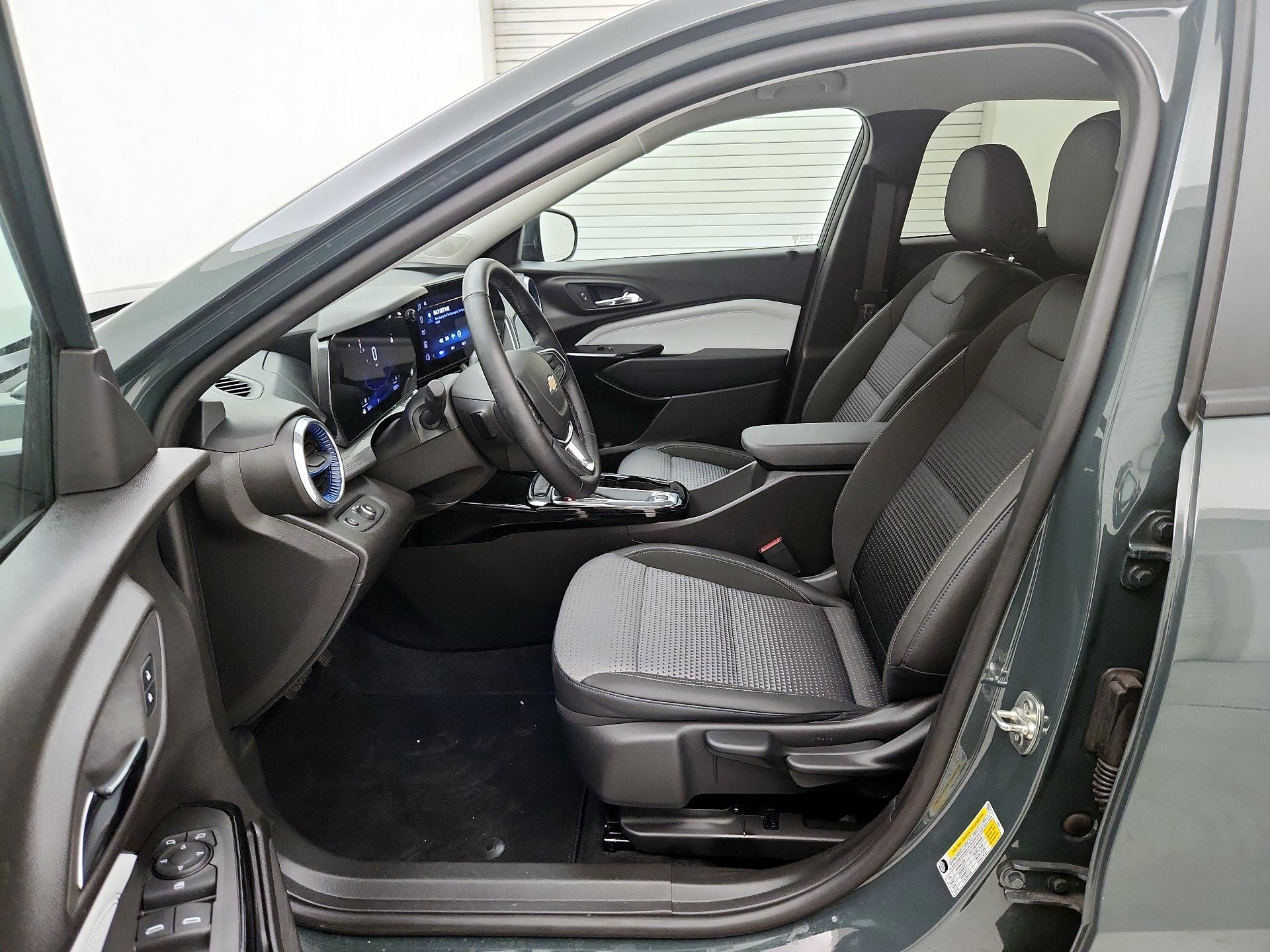 Thumbnail: 2025 Chevrolet Trax - 11