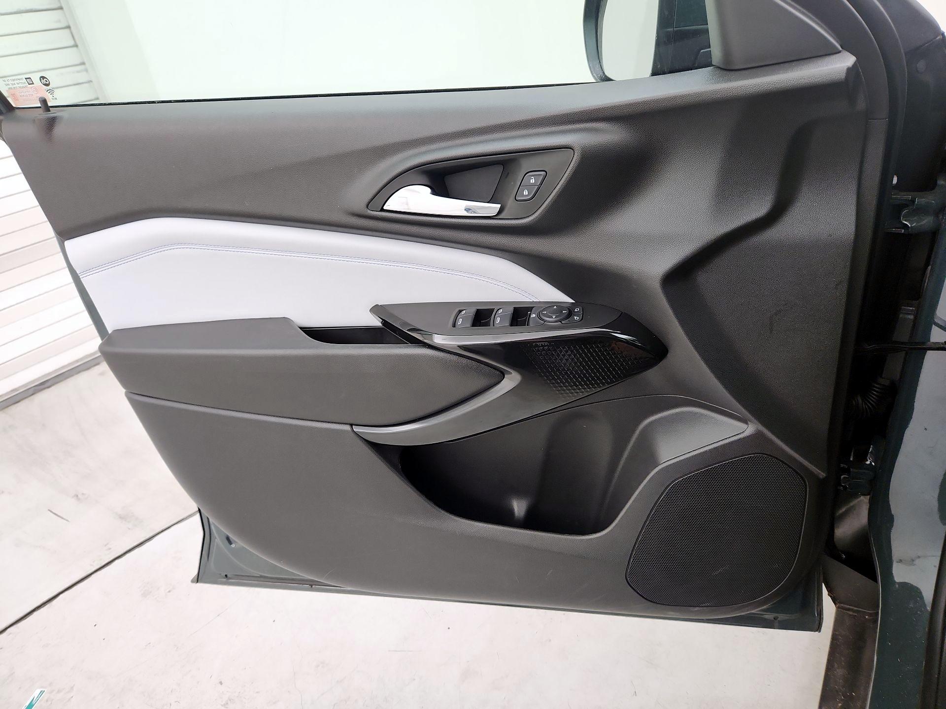 Thumbnail: 2025 Chevrolet Trax - 12