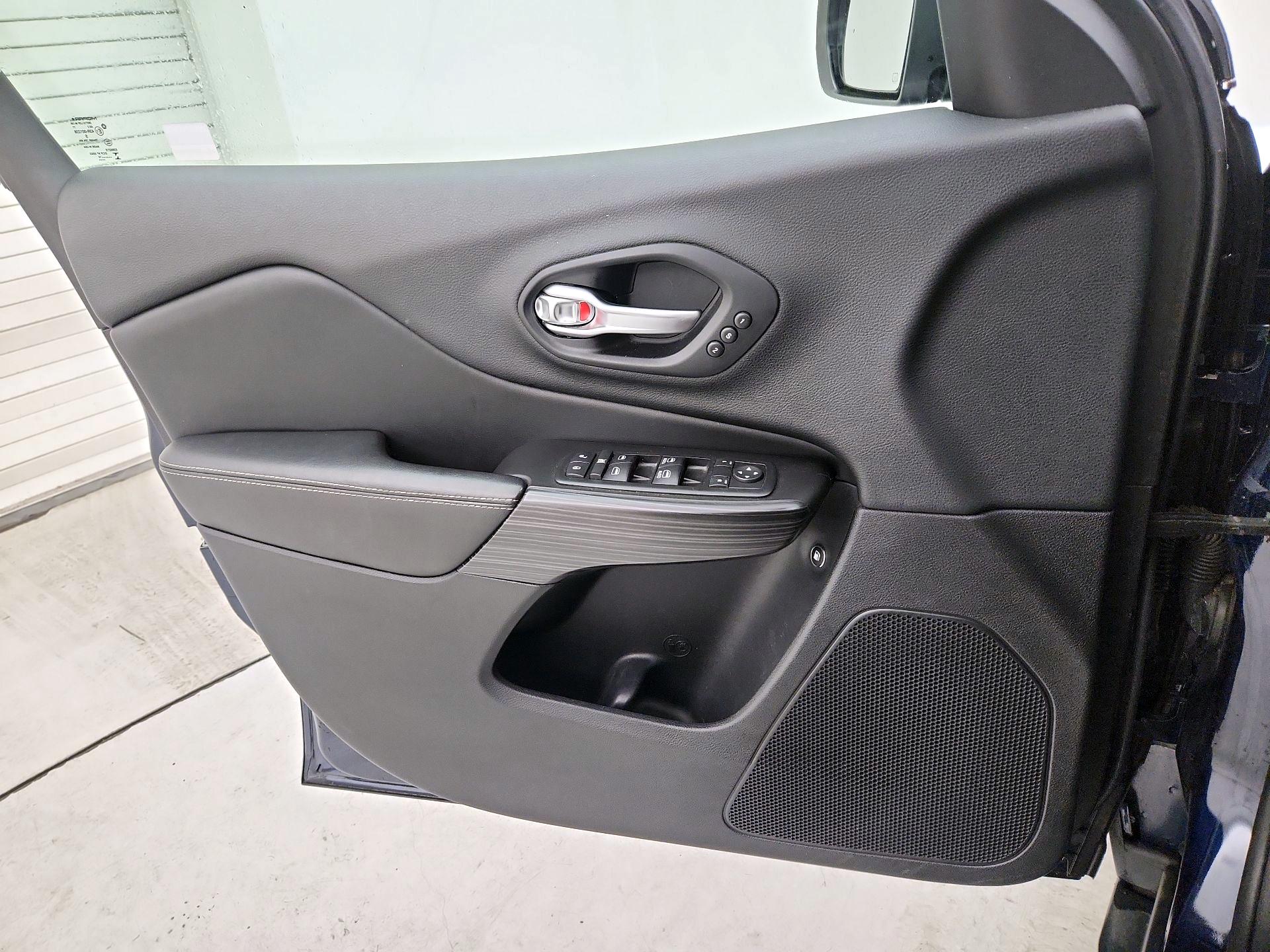 Thumbnail: 2014 Jeep Cherokee - 12