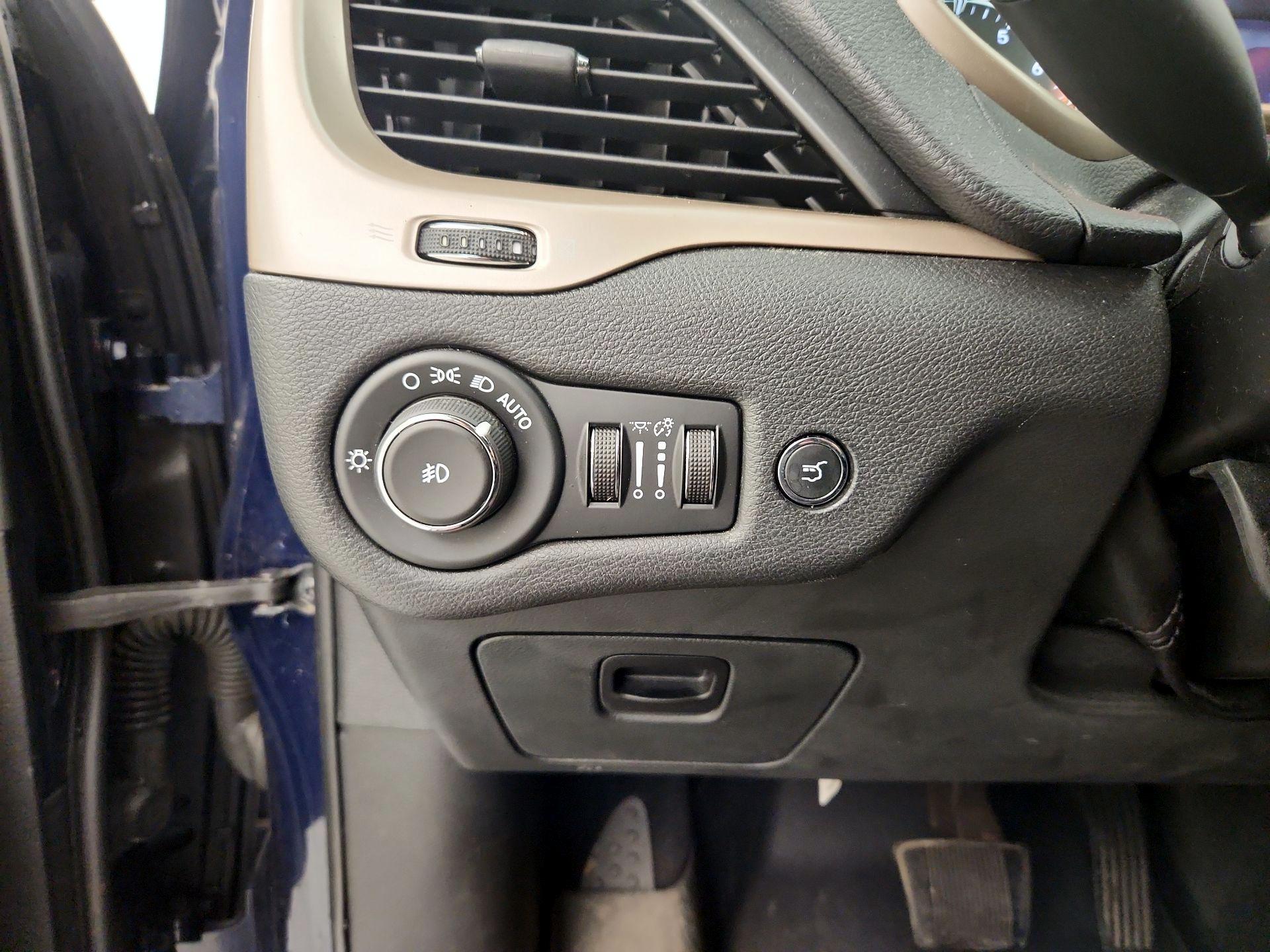 Thumbnail: 2014 Jeep Cherokee - 13