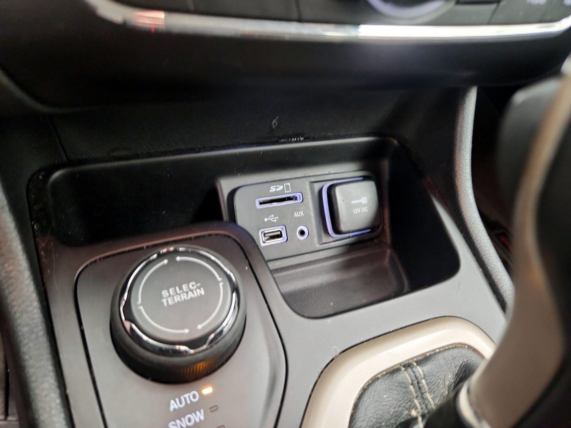 Thumbnail: 2014 Jeep Cherokee - 19