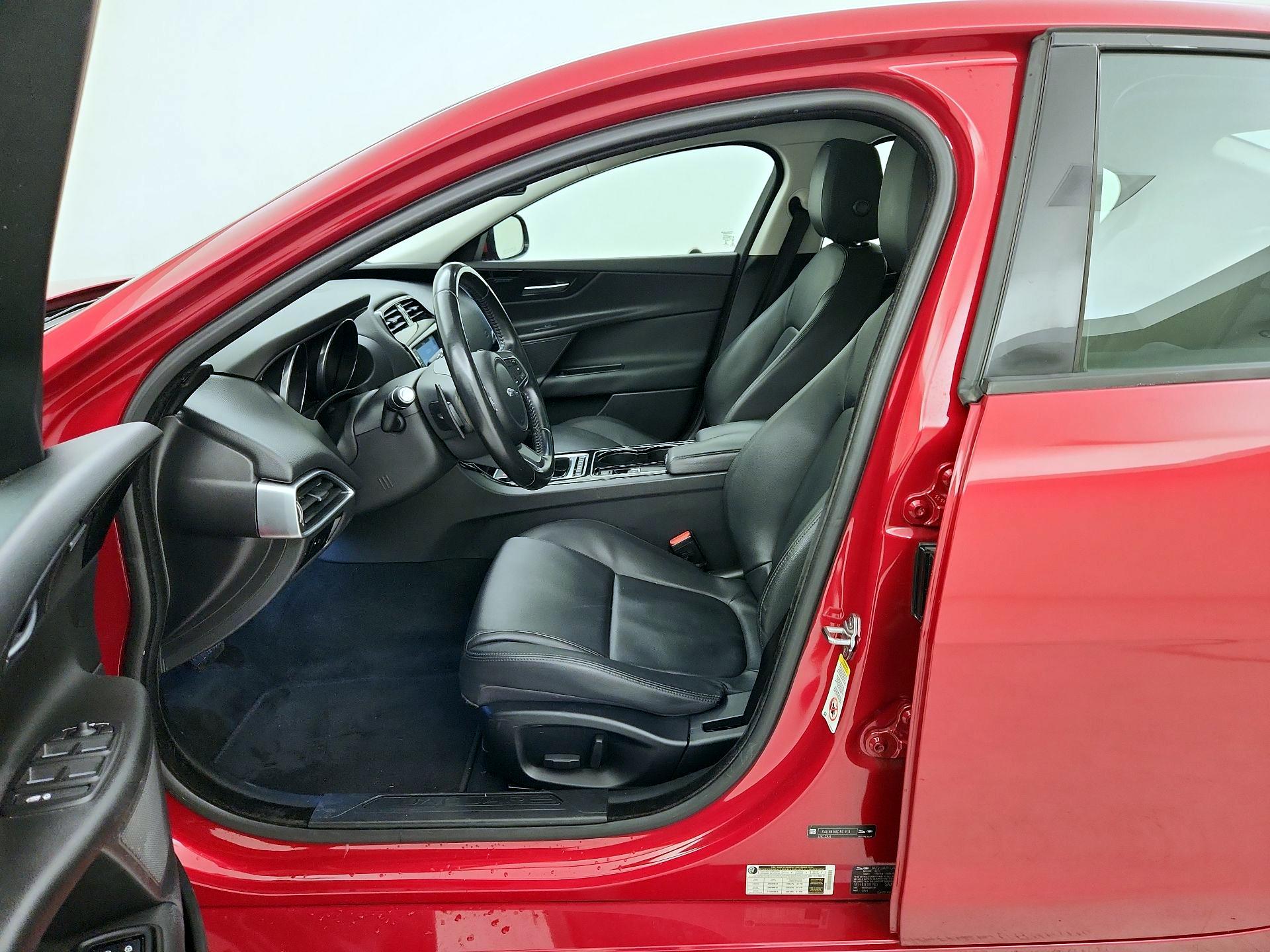 Thumbnail: 2017 Jaguar XE - 11