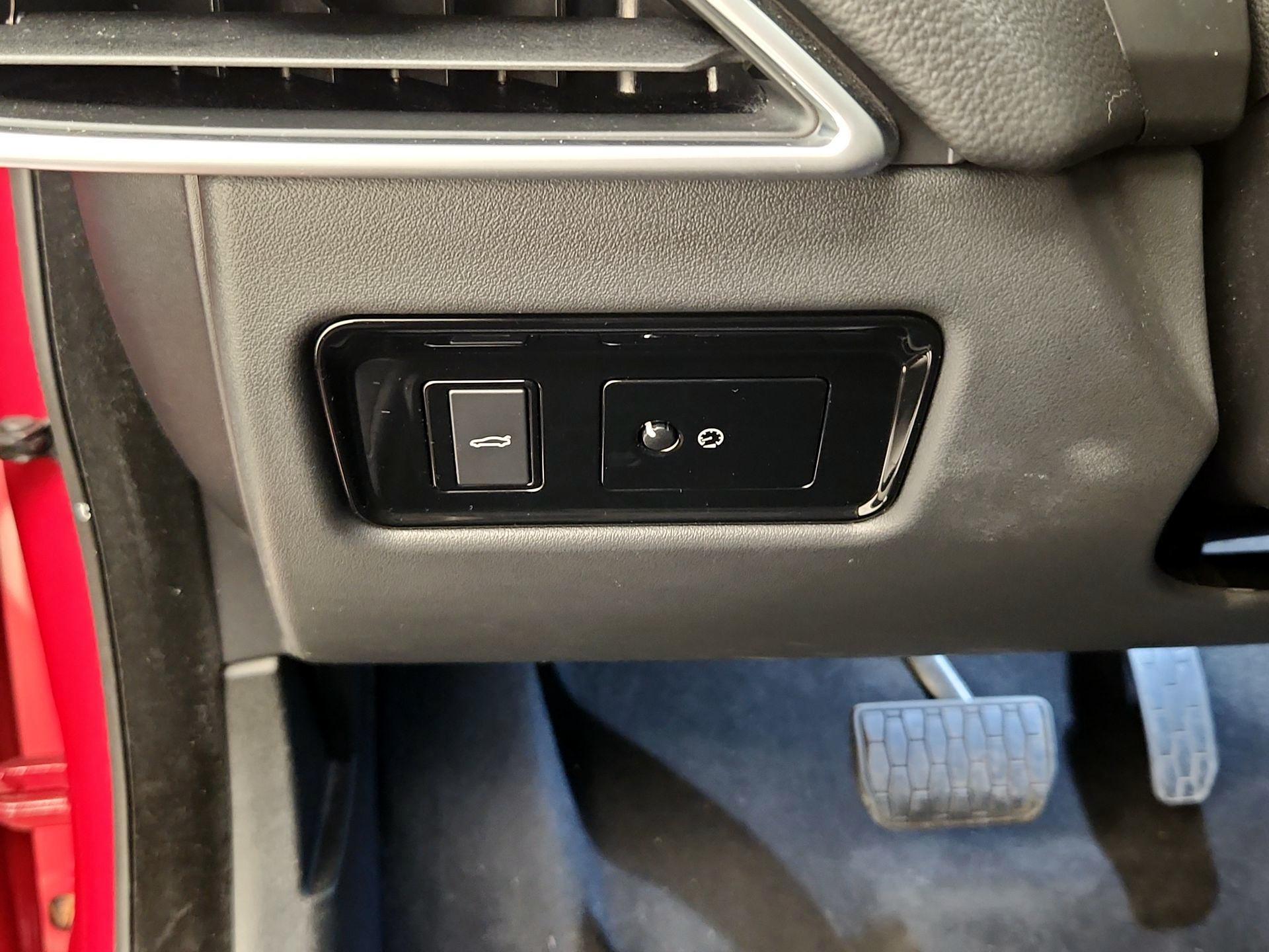 Thumbnail: 2017 Jaguar XE - 13