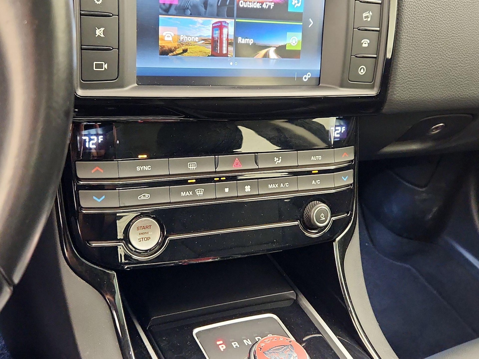 2017 Jaguar XE Premium - Photo 18