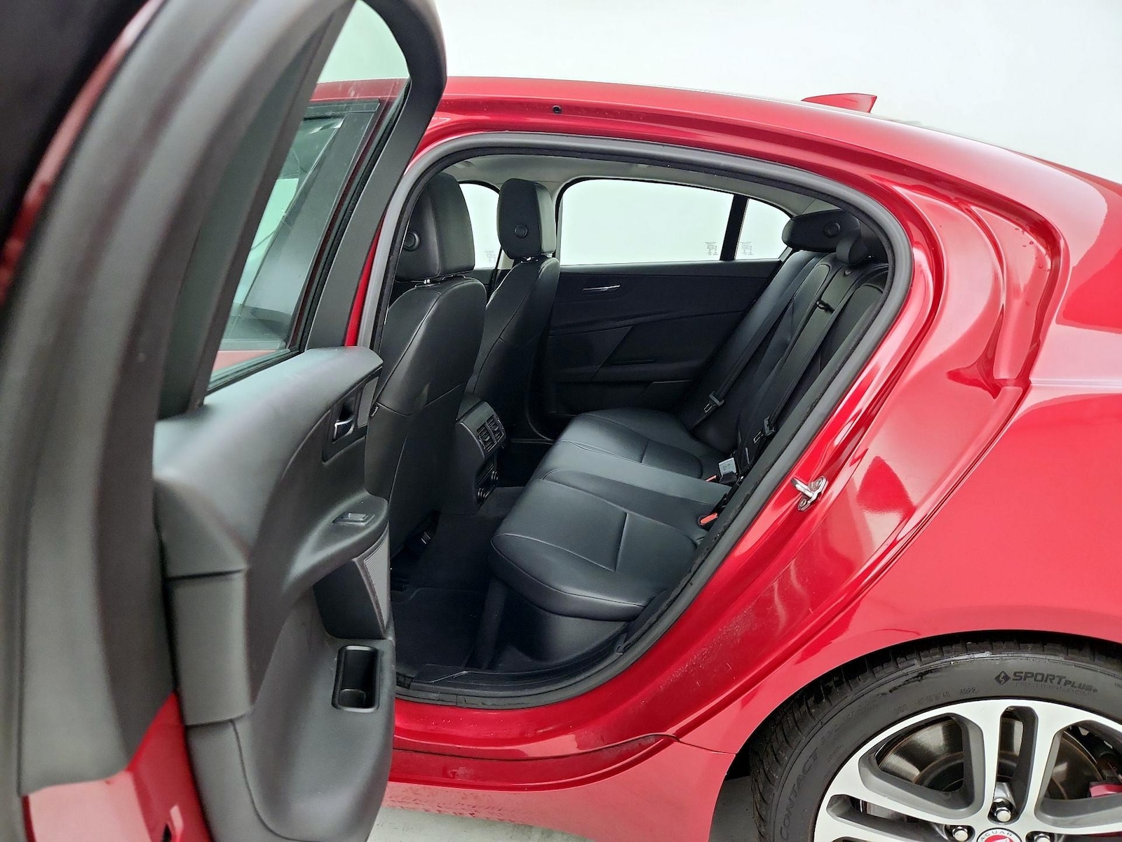 2017 Jaguar XE Premium - Photo 22