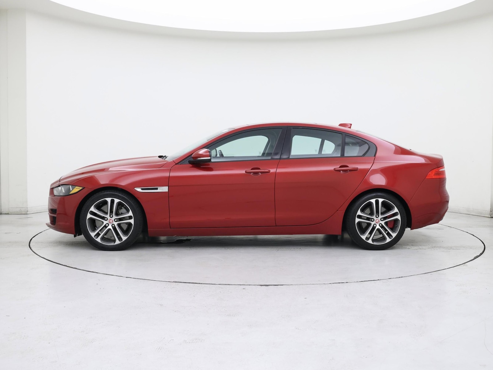 2017 Jaguar XE Premium - Photo 4